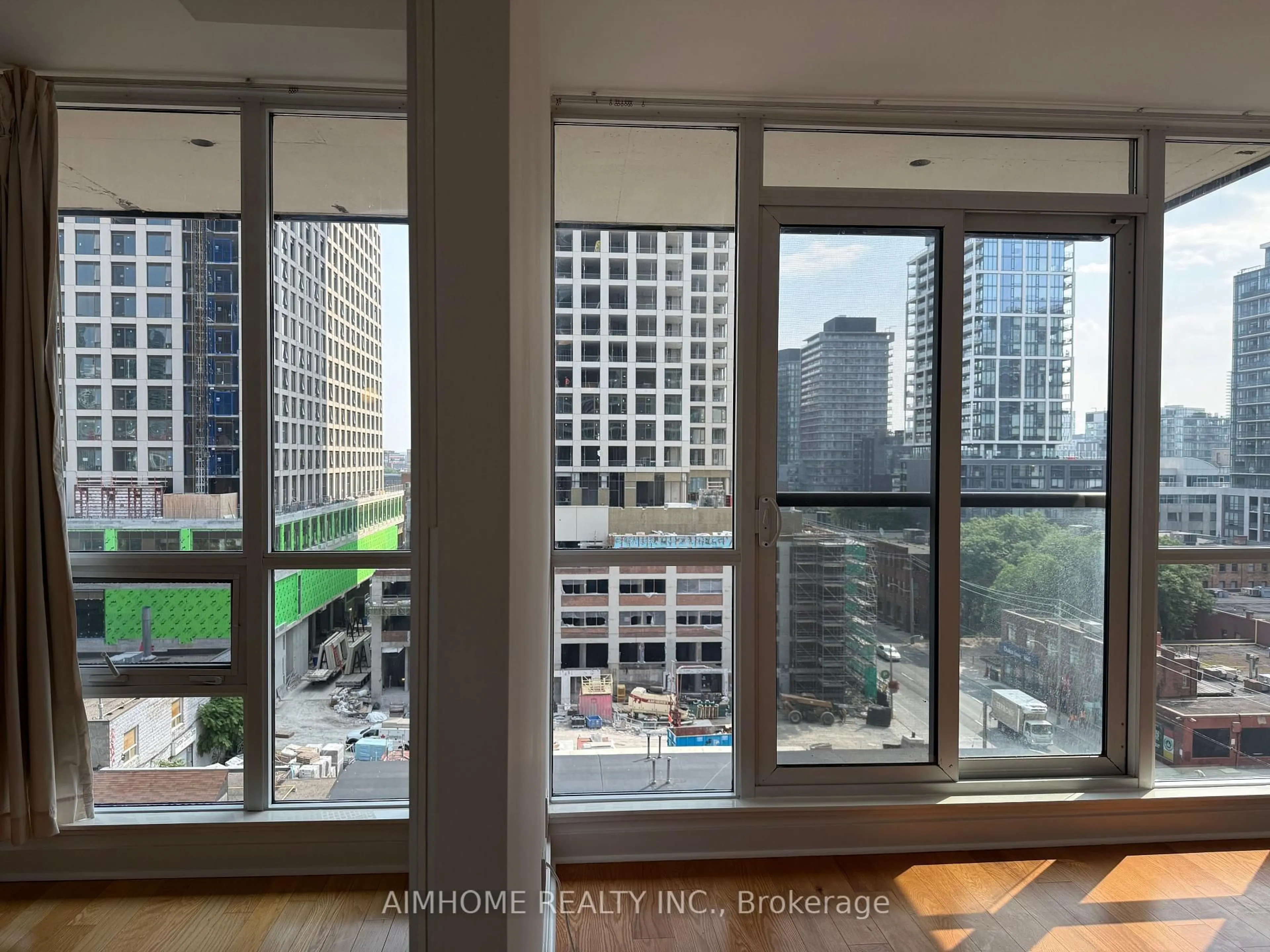 A pic of a room for 320 Richmond St #921, Toronto Ontario M5A 4S7