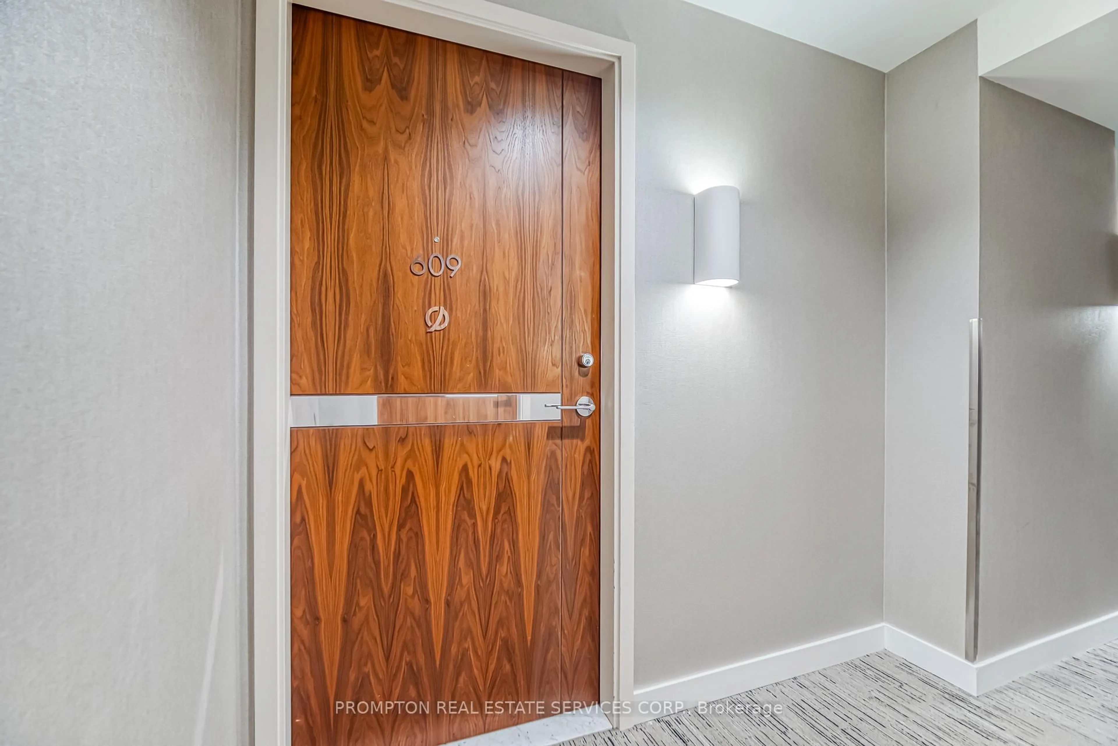 Indoor entryway for 95 Mcmahon Dr #609, Toronto Ontario M2K 0H1