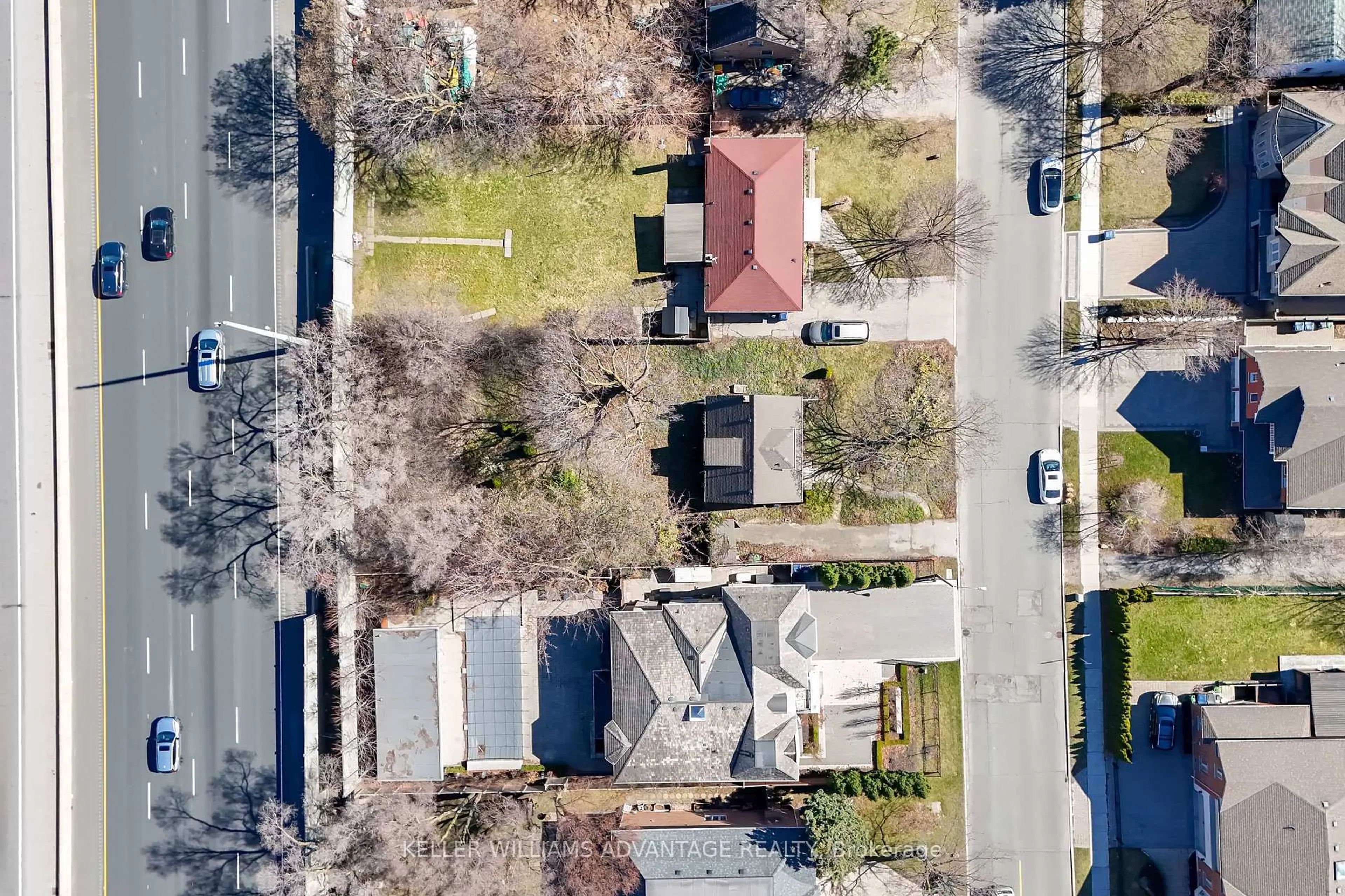 A pic from outside/outdoor area/front of a property/back of a property/a pic from drone, street for 144 Upper Canada Dr, Toronto Ontario M2P 1S8