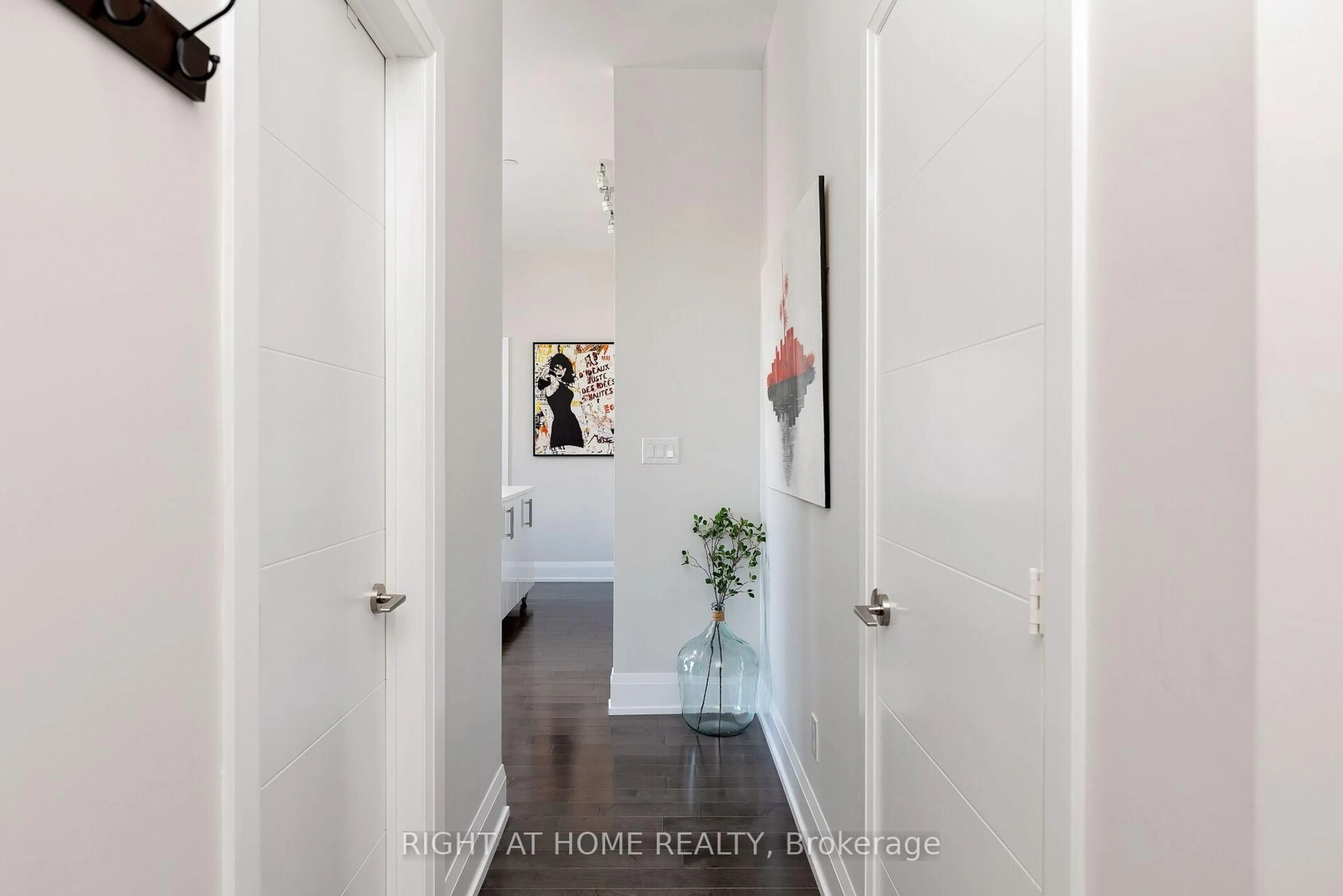 Indoor entryway for 460 Adelaide St #PH 216, Toronto Ontario M5A 1N6