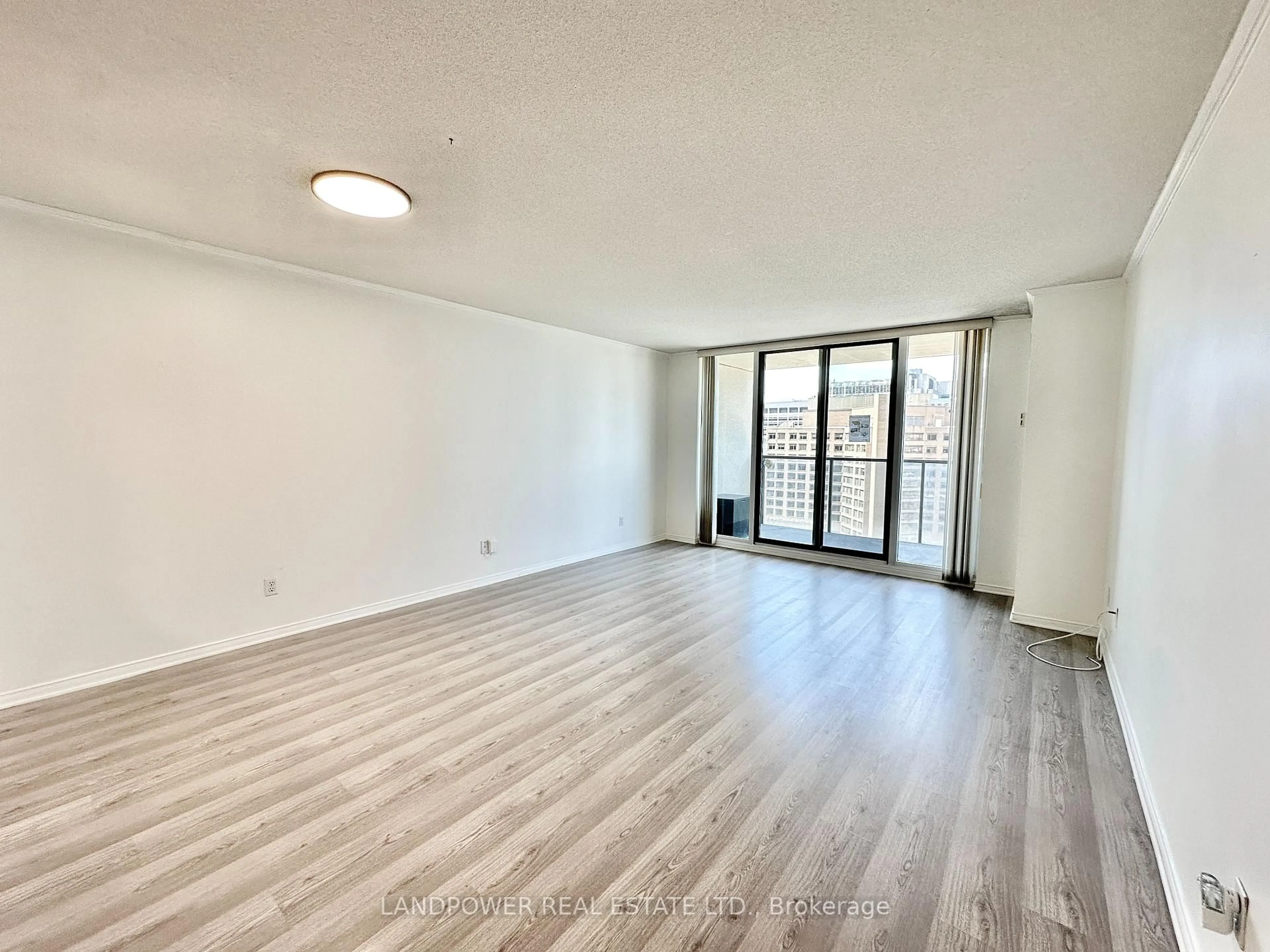 A pic of a room for 750 Bay St #2108, Toronto Ontario M5G 1N6
