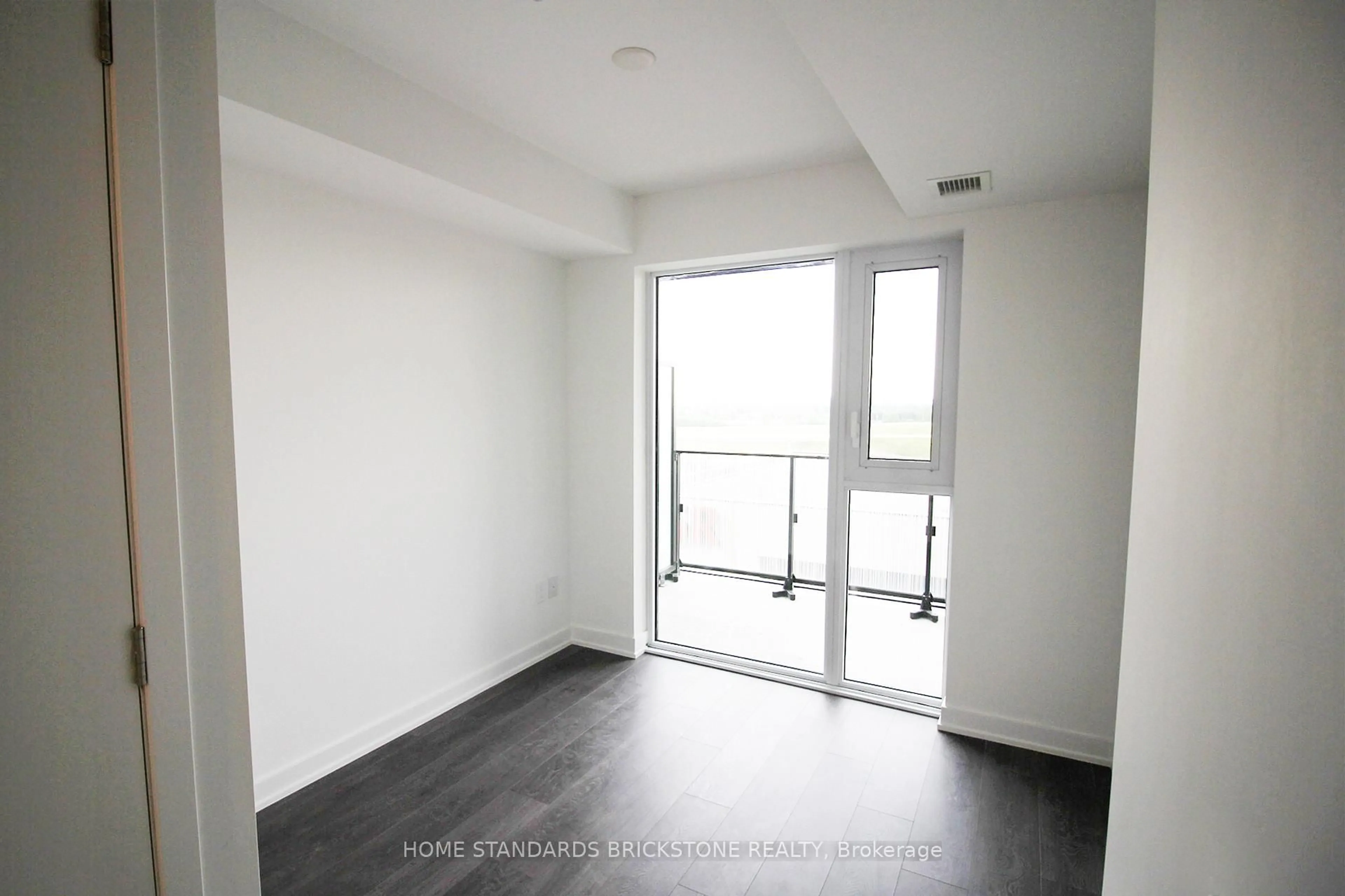 A pic of a room for 8 Tippett Rd #709, Toronto Ontario M3H 2V2