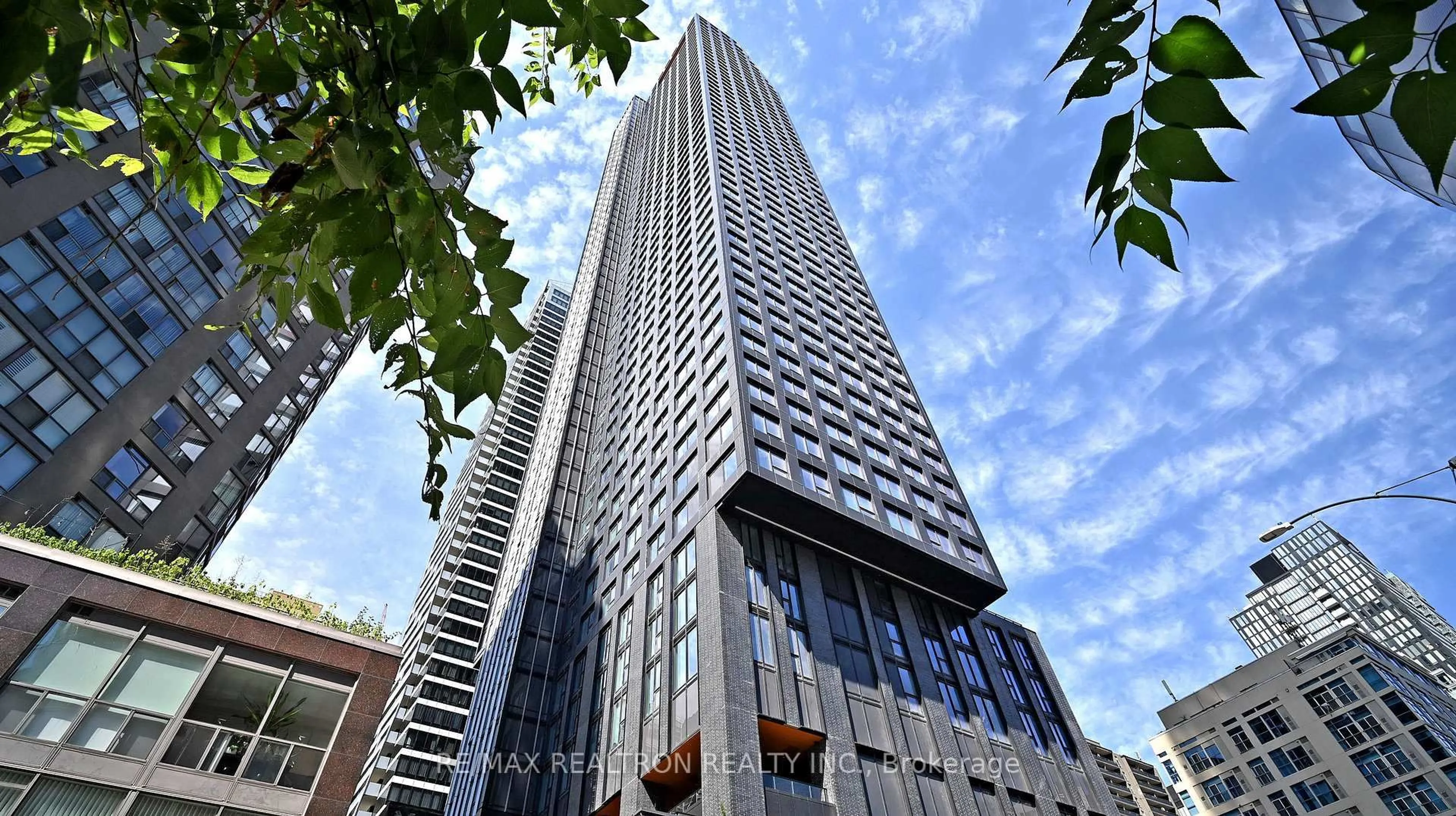 Indoor foyer for 8 Wellesley St #5808, Toronto Ontario M4Y 0J5