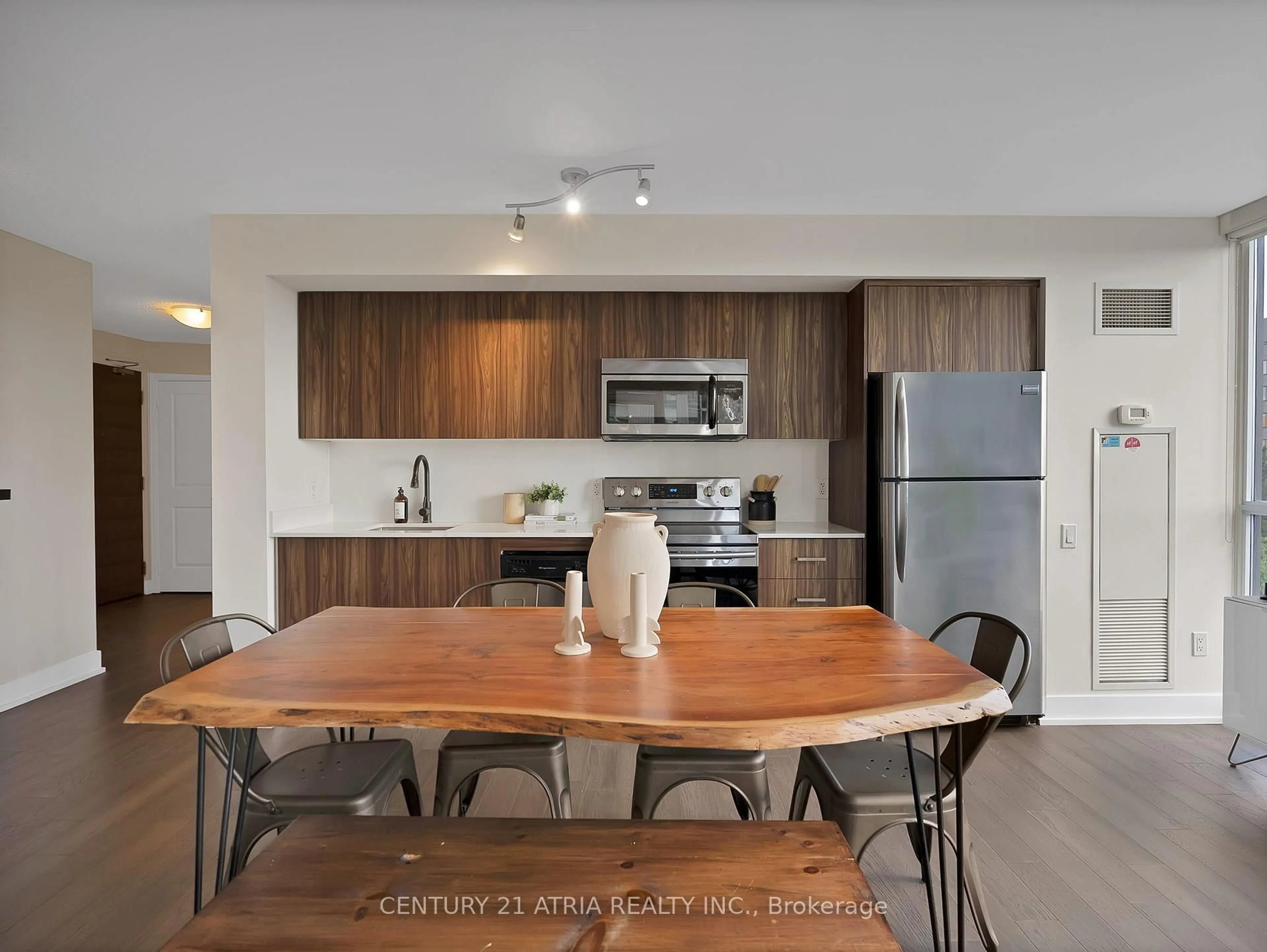 Open concept kitchen, wood/laminate floor for 23 Sheppard Ave #609, Toronto Ontario M2N 2Z8