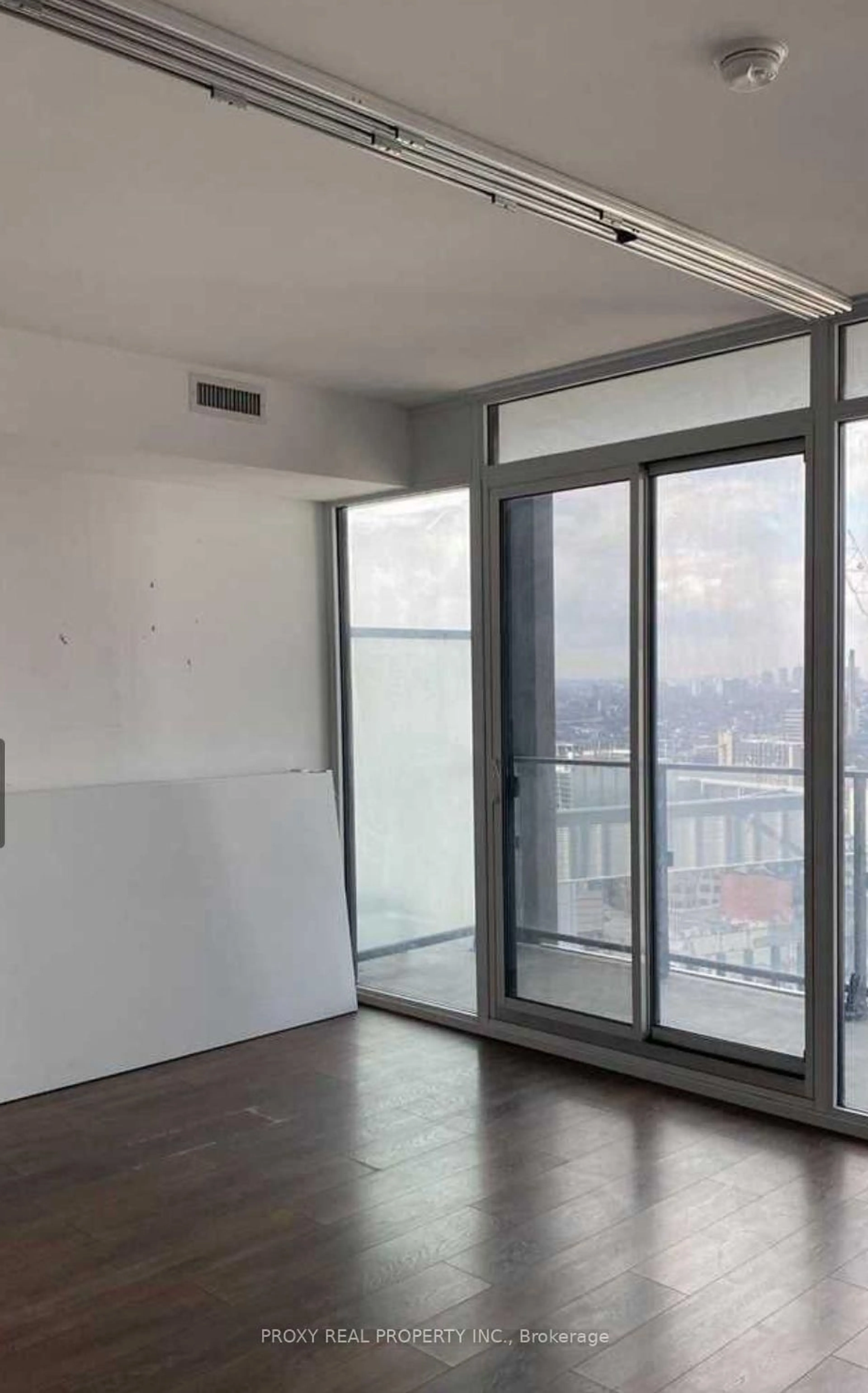 Unknown for 125 Peter St #2404, Toronto Ontario M5V 0M2