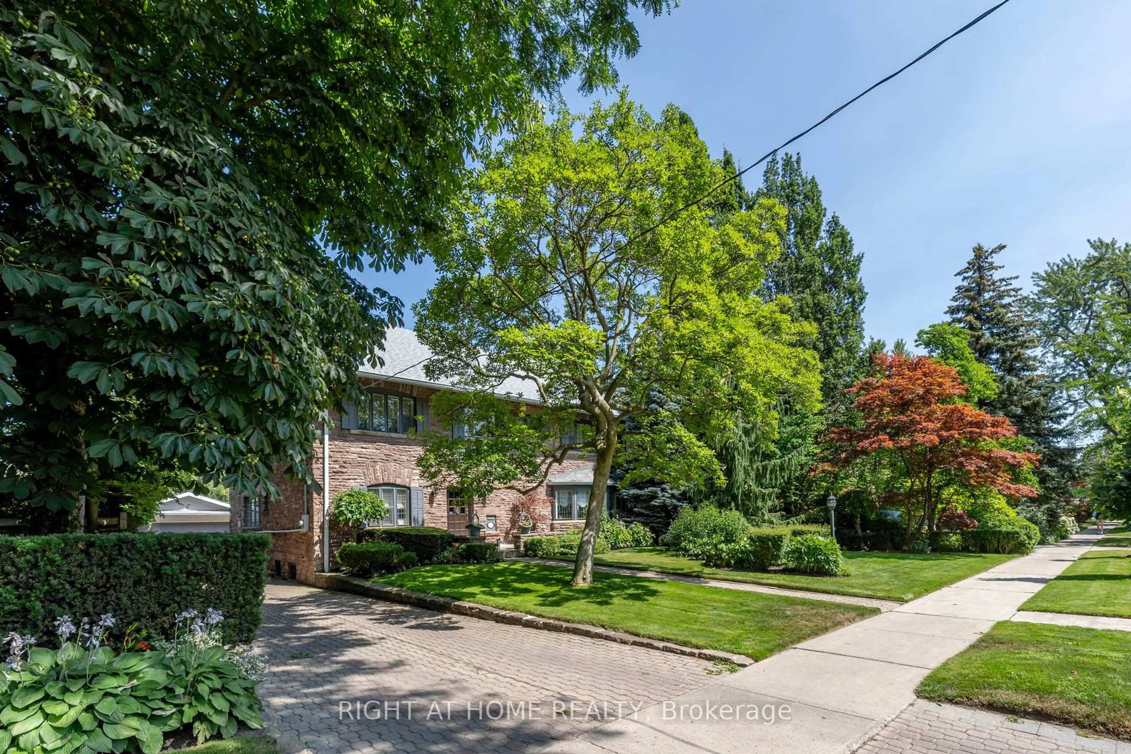 A pic from outside/outdoor area/front of a property/back of a property/a pic from drone, street for 287 RUSSELL HILL Rd, Toronto Ontario M4V 2T5