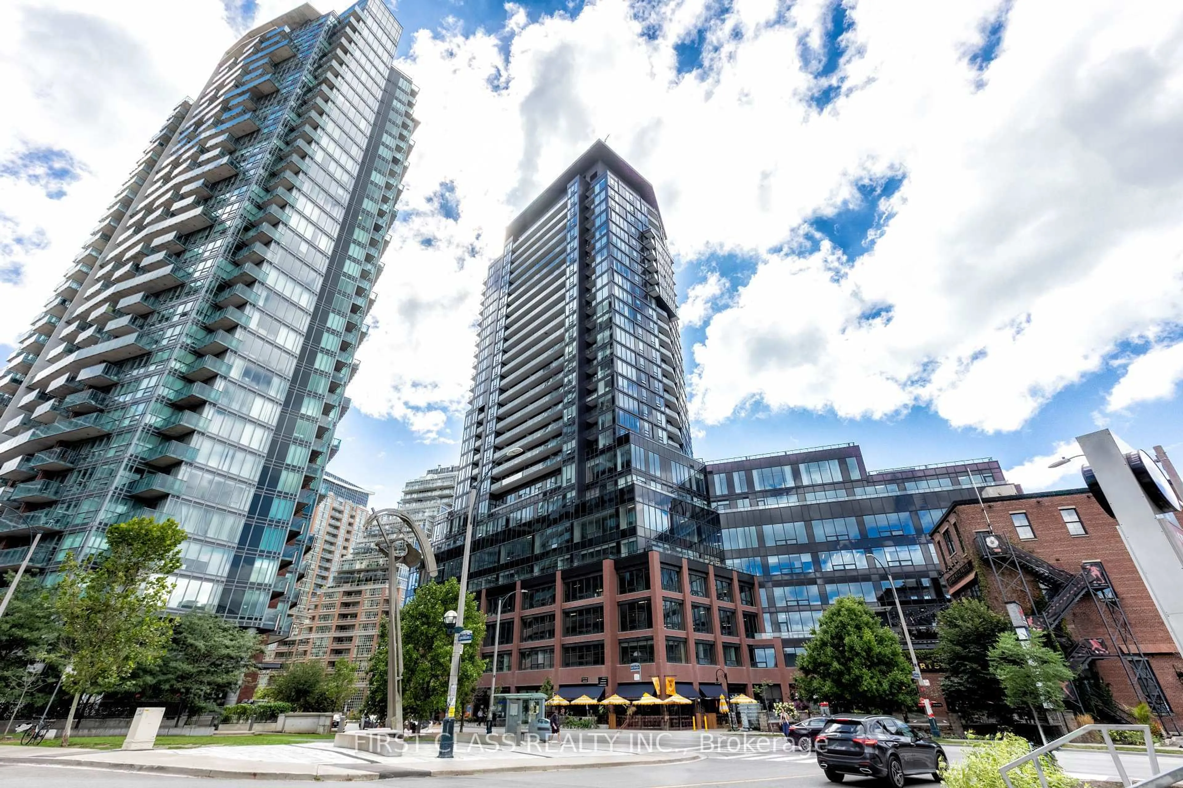 Patio, building for 135 East Liberty St #2606, Toronto Ontario M6K 0G7