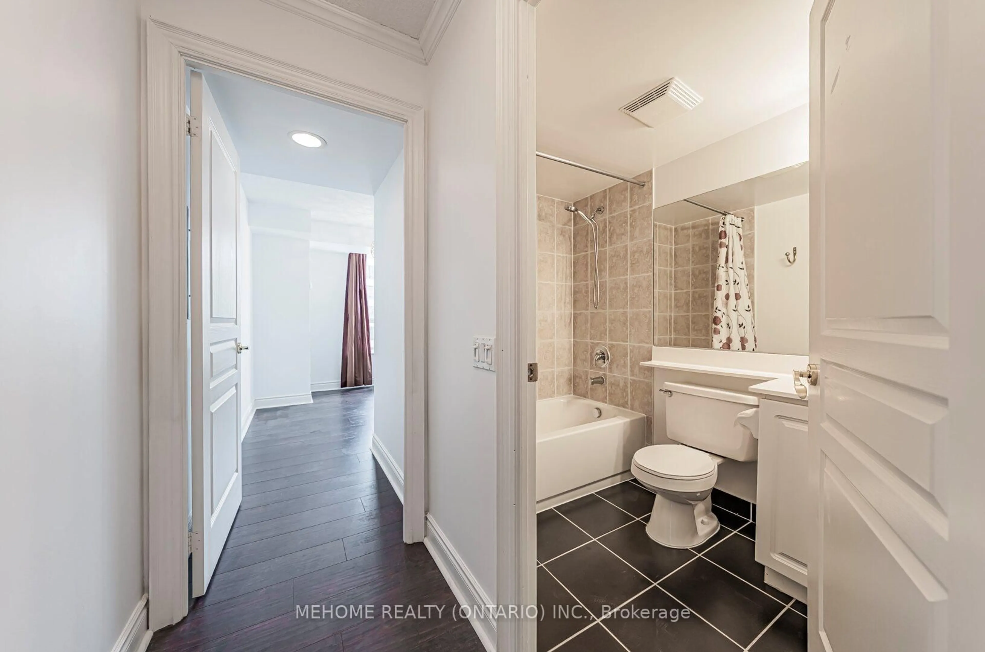 Standard bathroom, ceramic/tile floor for 10 Northtown Way #1304, Toronto Ontario M2N 7L4