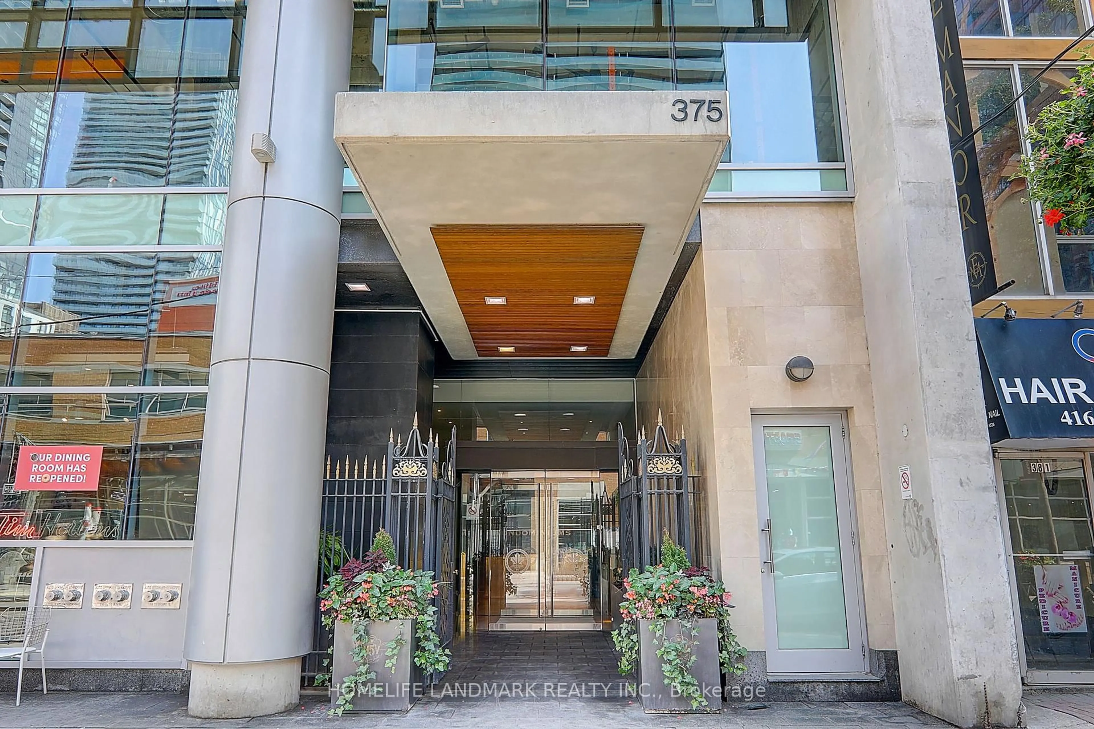 Indoor foyer for 375 King St #3103, Toronto Ontario M5V 1K1