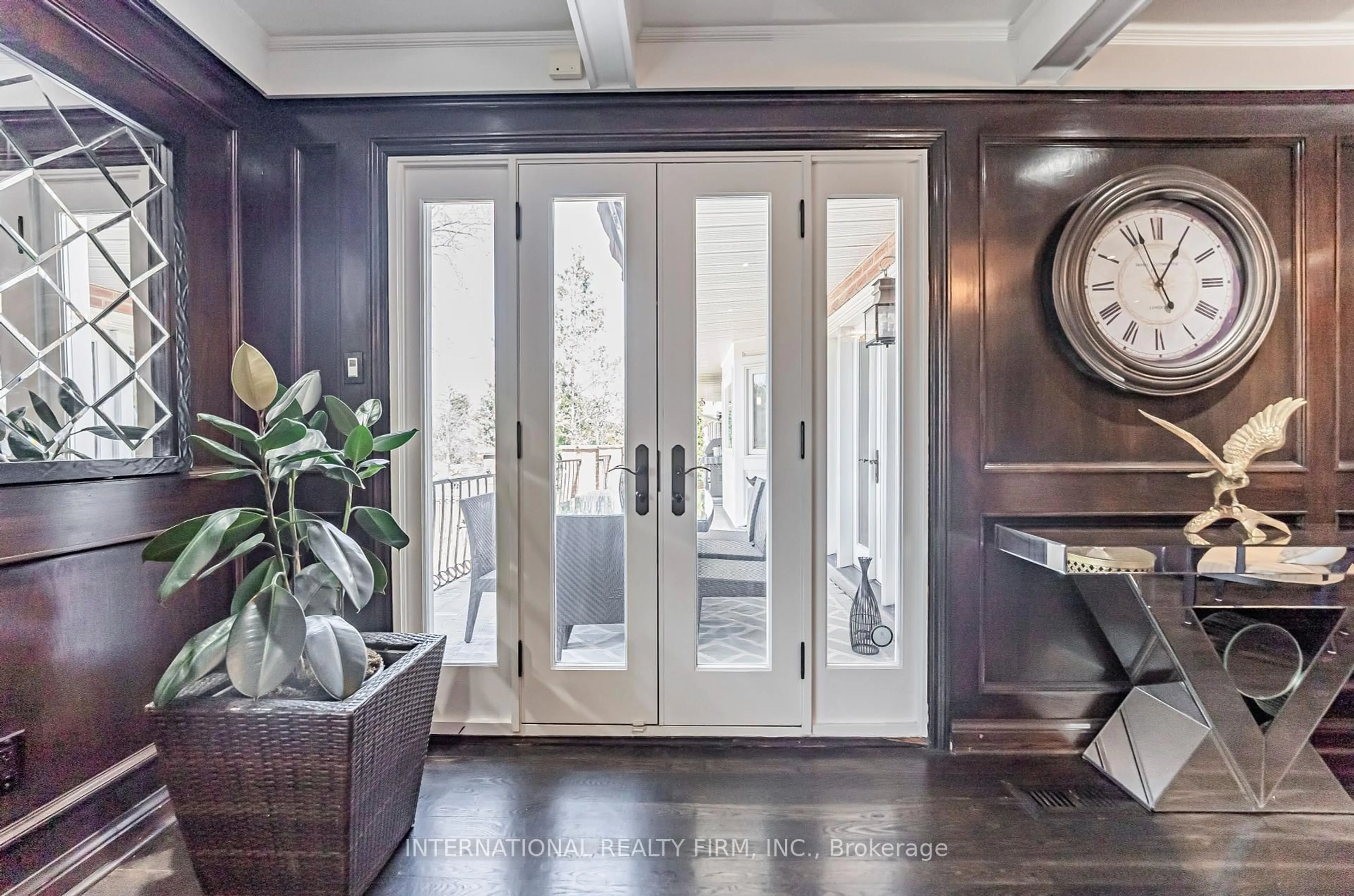 Indoor entryway for 6 Penwood Cres, Toronto Ontario M3B 2B9