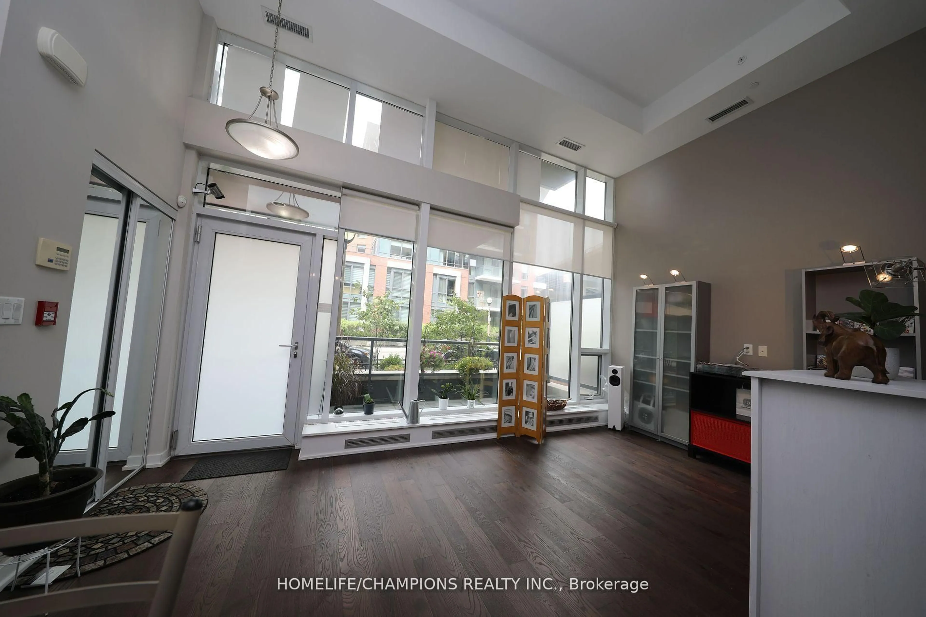Indoor foyer for 20 Bruyeres Mews #Th10, Toronto Ontario M5V 0G8