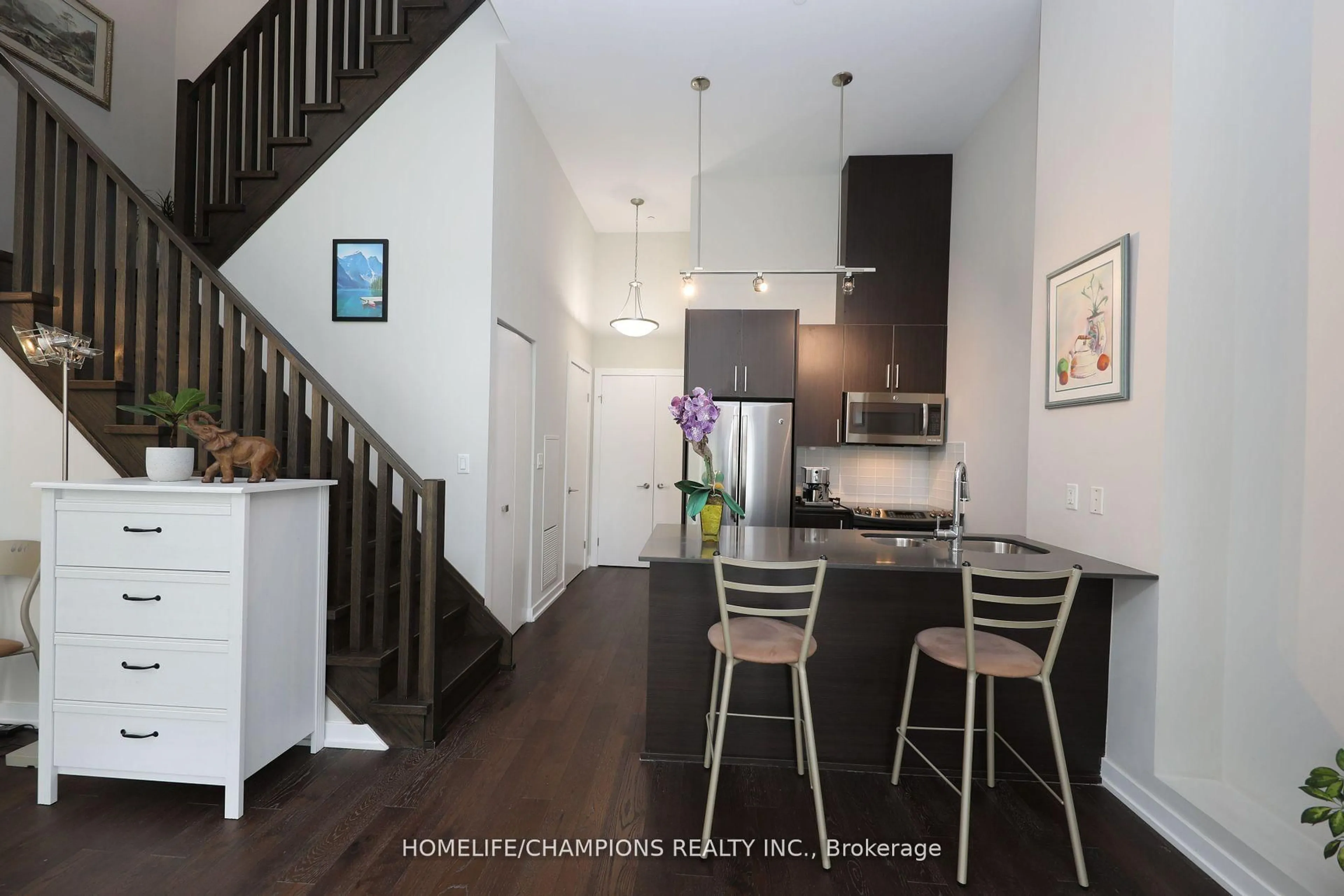 Unknown for 20 Bruyeres Mews #Th10, Toronto Ontario M5V 0G8