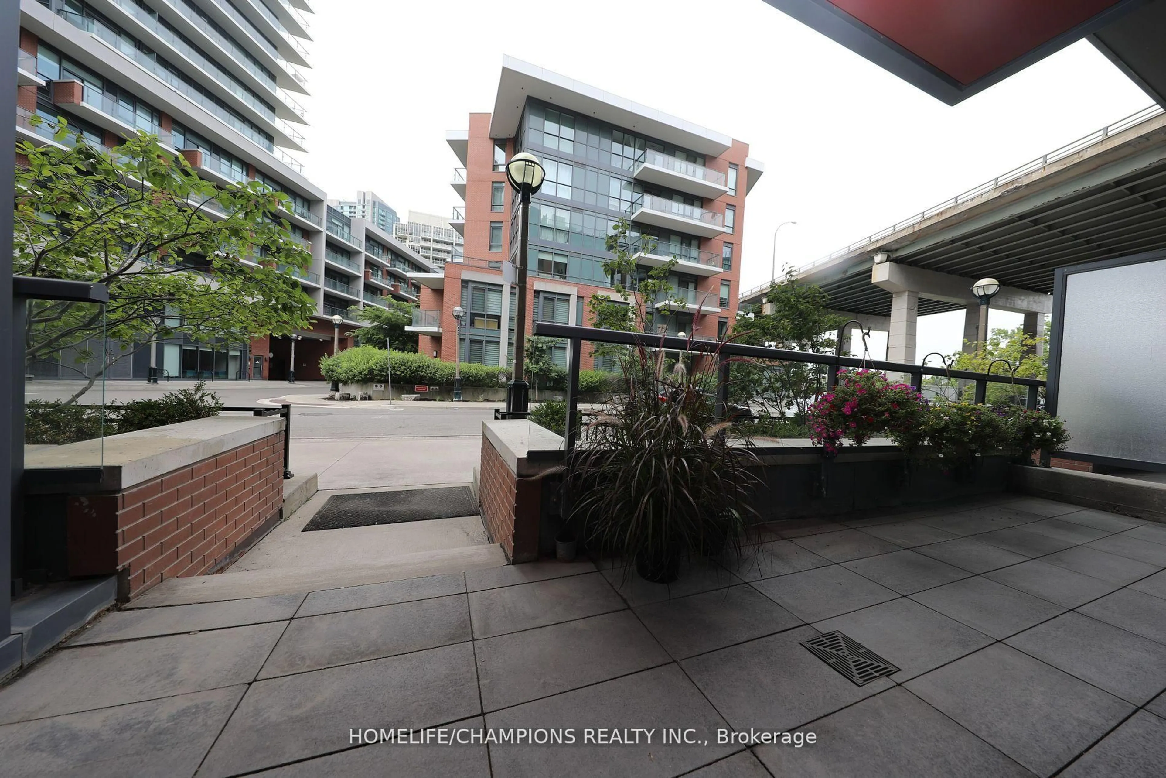 Unknown for 20 Bruyeres Mews #Th10, Toronto Ontario M5V 0G8