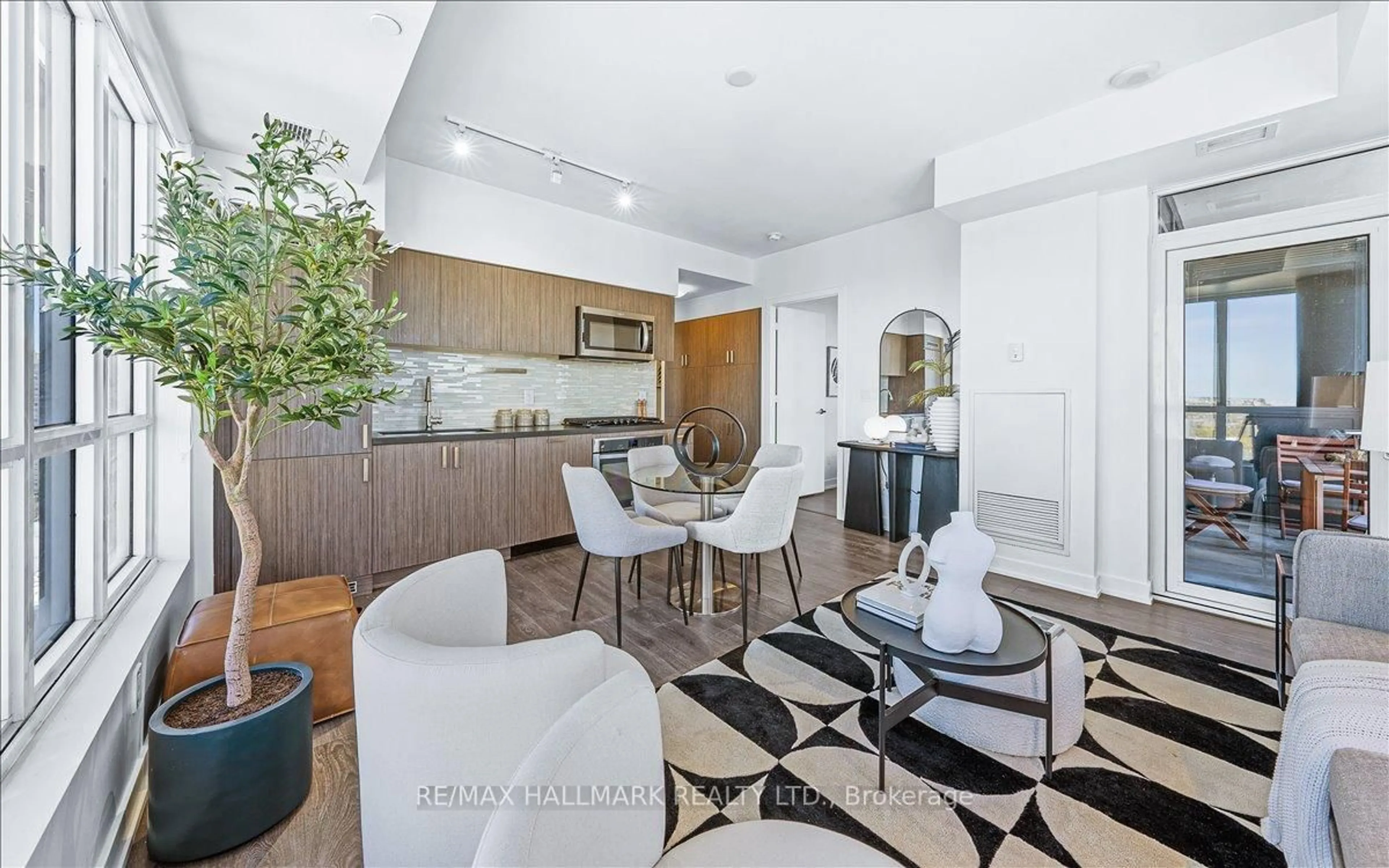 Open concept kitchen, unknown for 501 St Clair Ave #1811, Toronto Ontario M5P 0A2