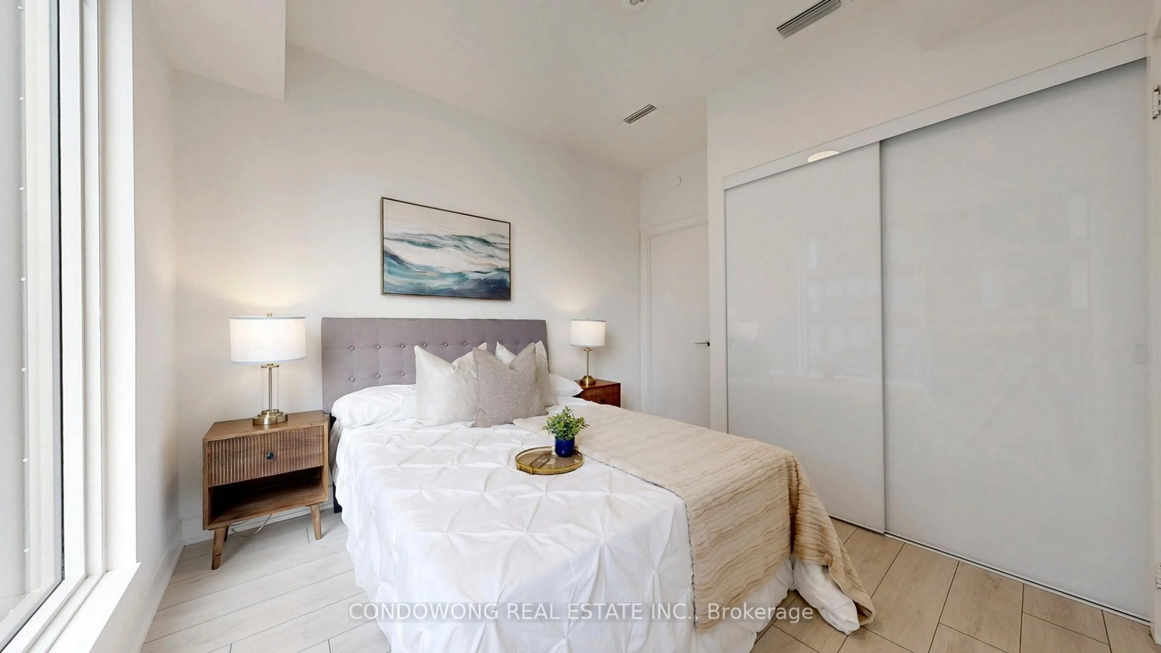 Bedroom with bed, unknown for 35 Mercer St #1811, Toronto Ontario M5V 0V1