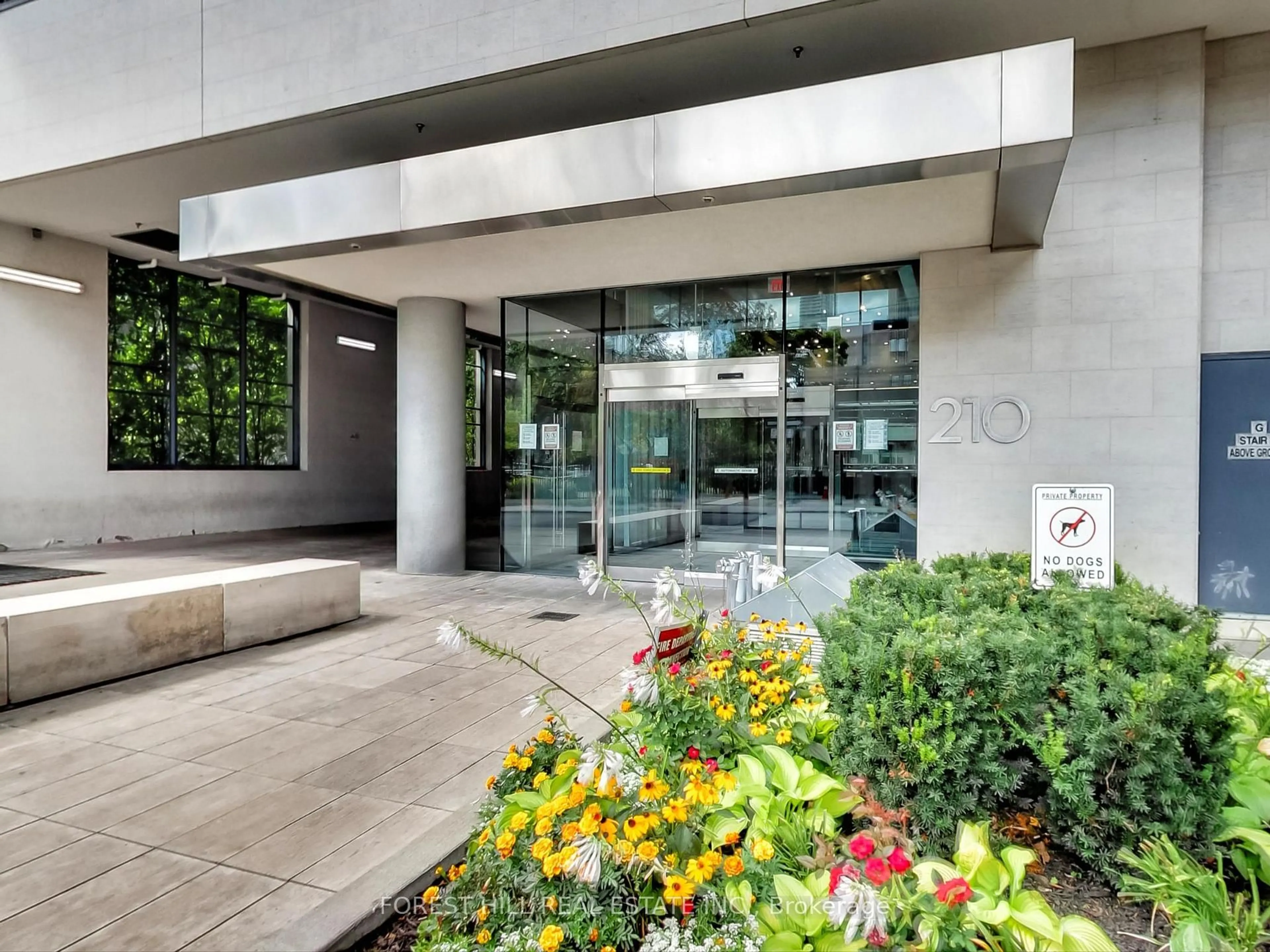 Indoor foyer for 210 Simcoe St #2301, Toronto Ontario M5T 0A9