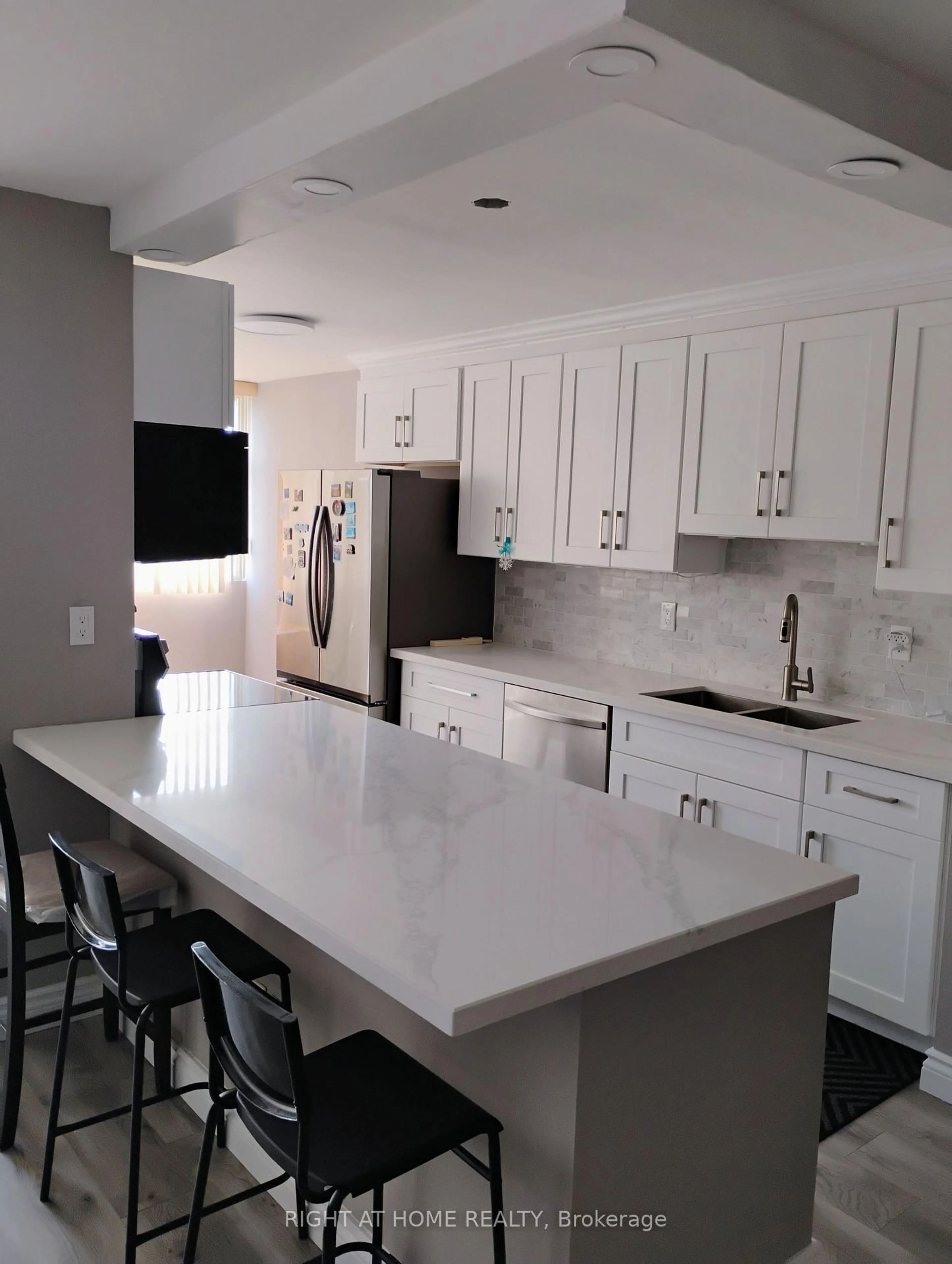 Open concept kitchen, ceramic/tile floor for 100 Antibes Dr #705, Toronto Ontario M2R 3N1