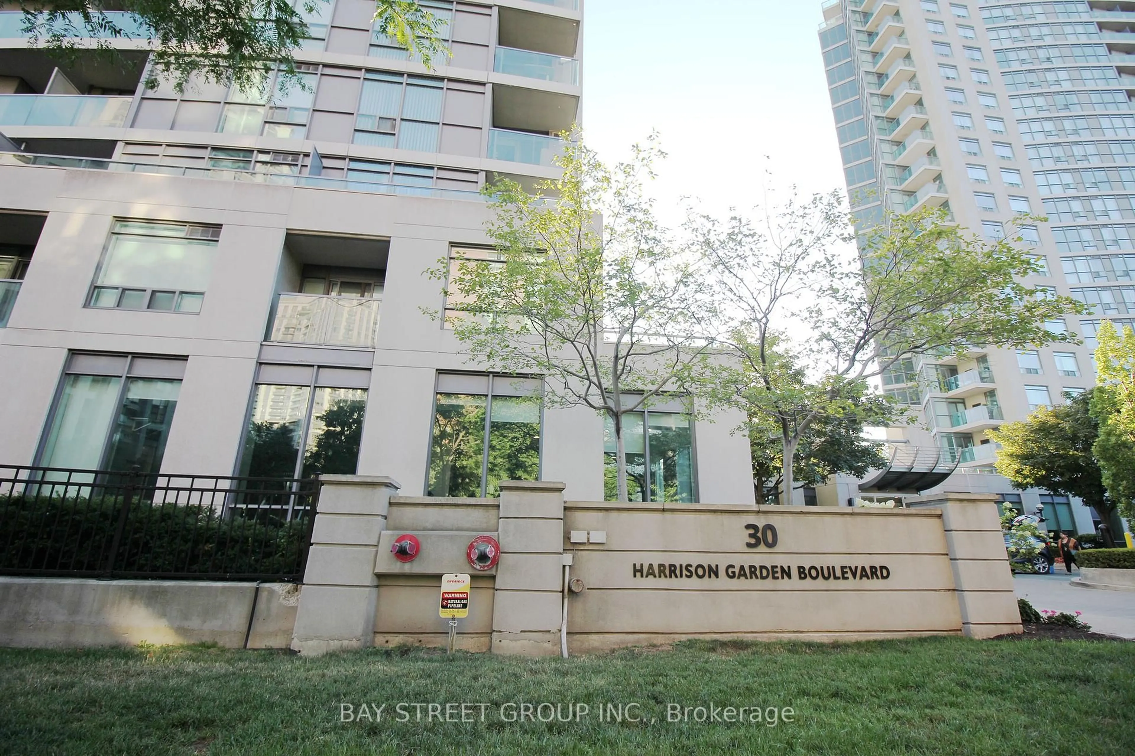 Indoor foyer for 30 Harrison Garden Blvd #1512, Toronto Ontario M2N 7A9