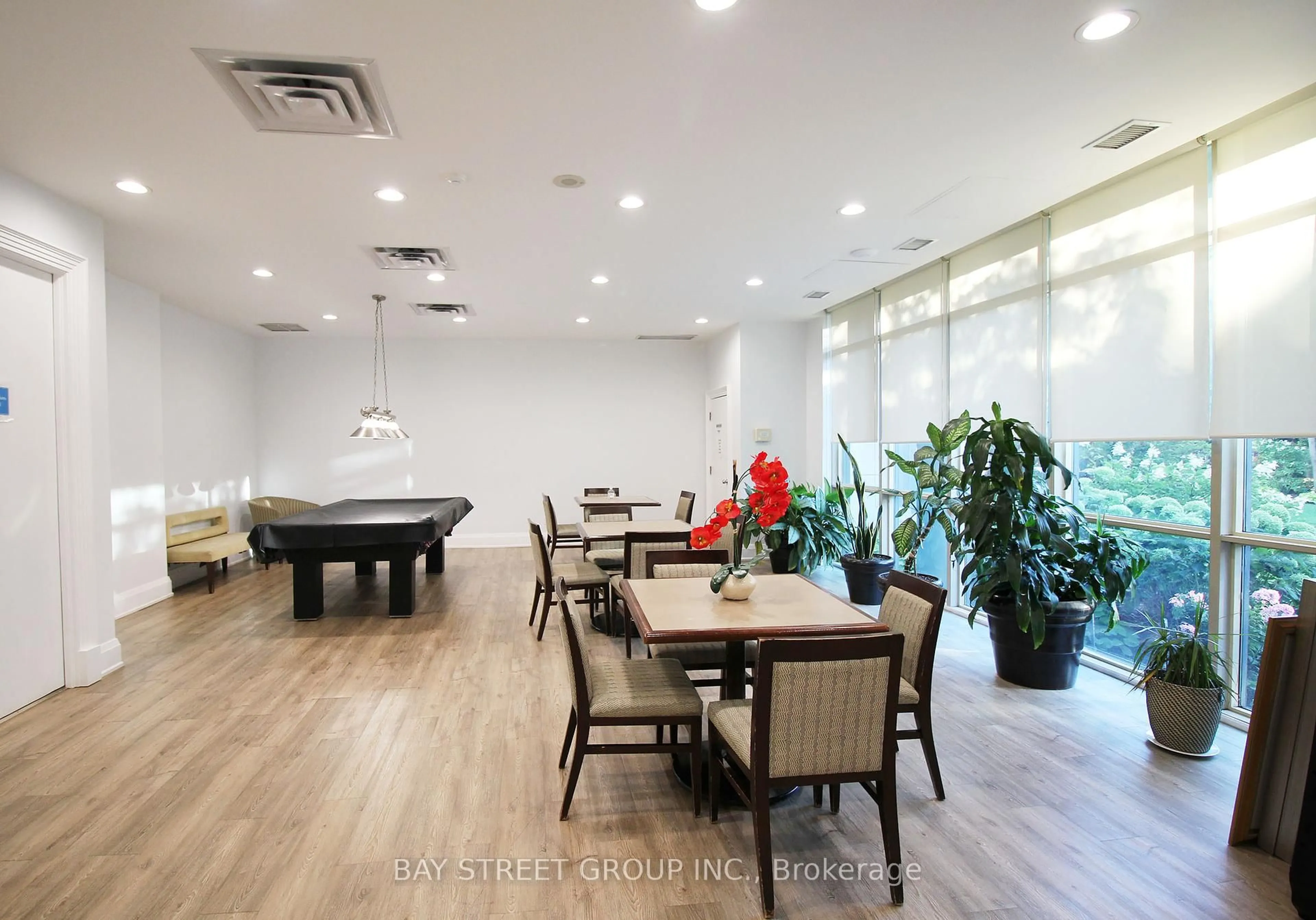 Dining room, wood/laminate floor for 30 Harrison Garden Blvd #1512, Toronto Ontario M2N 7A9