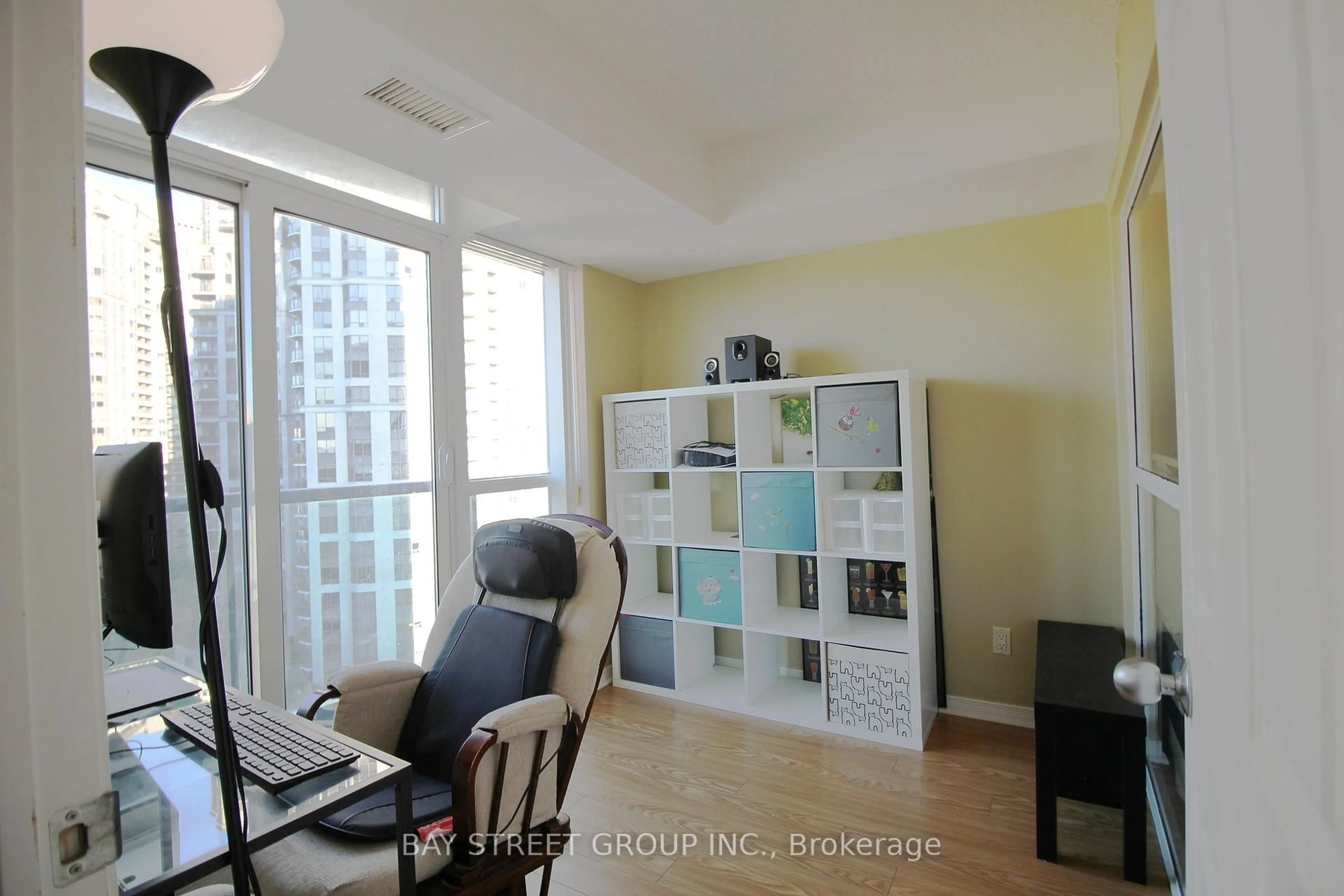 A pic of a room for 30 Harrison Garden Blvd #1512, Toronto Ontario M2N 7A9