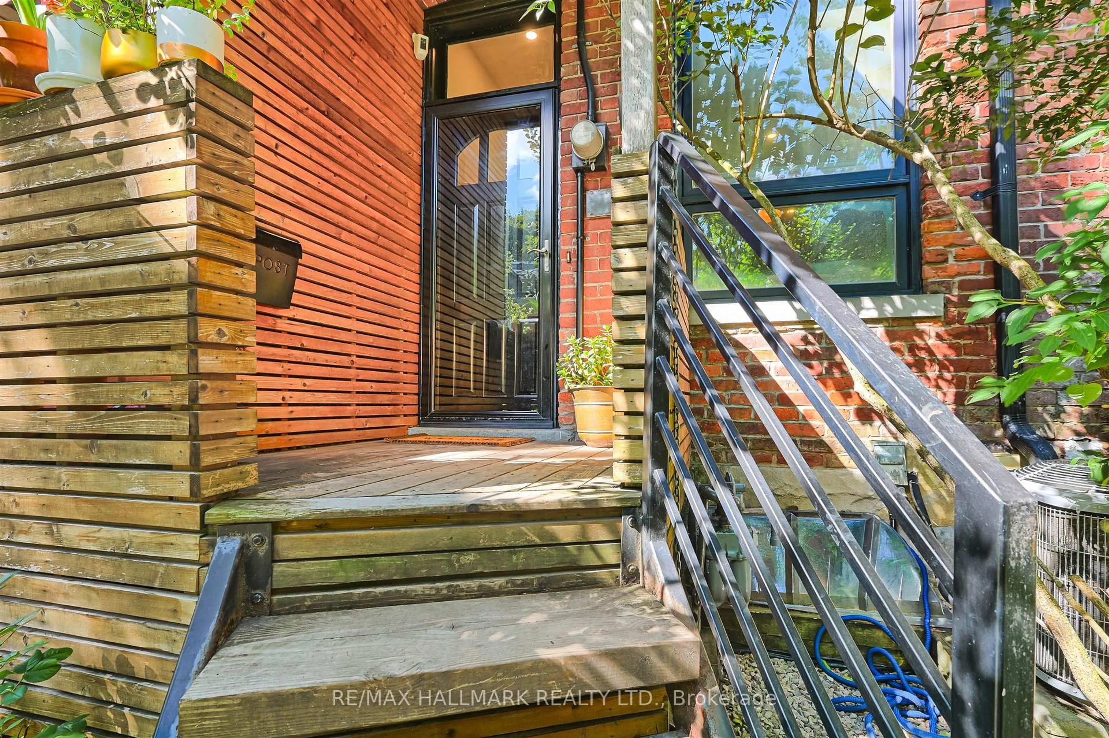 Unknown for 88 1/2 Massey St, Toronto Ontario M6J 2T4