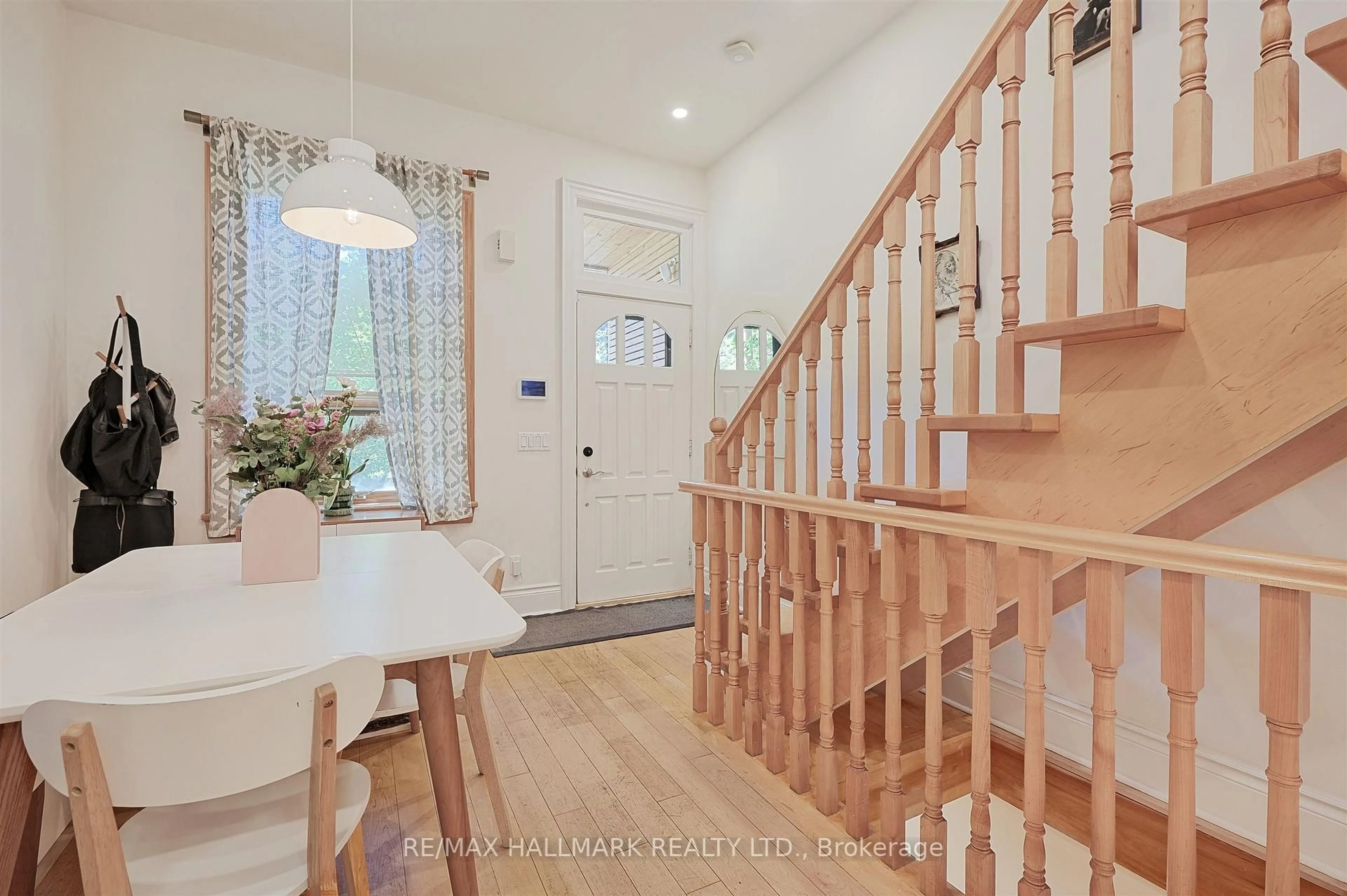 Indoor entryway for 88 1/2 Massey St, Toronto Ontario M6J 2T4