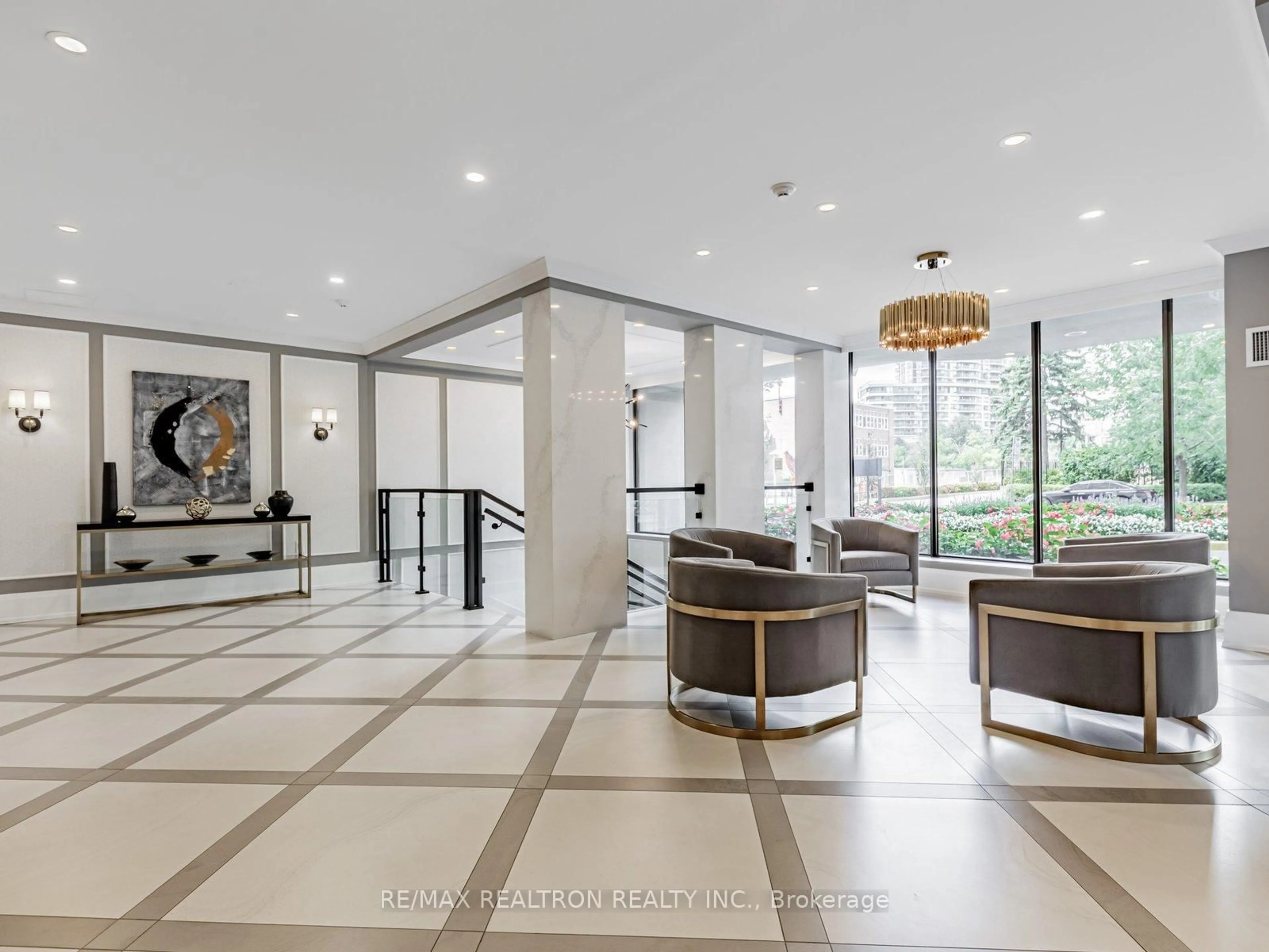 Indoor foyer for 5444 Yonge St #703, Toronto Ontario M2N 6J4