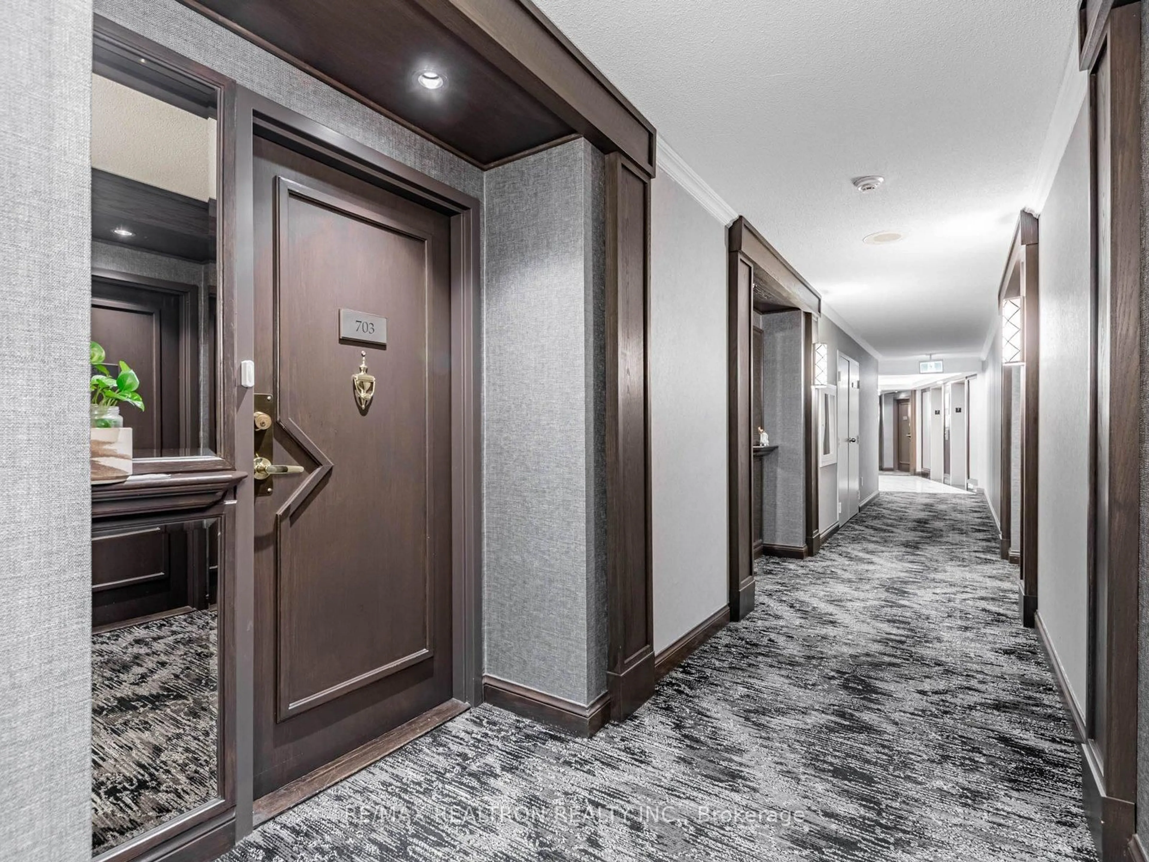 Indoor foyer for 5444 Yonge St #703, Toronto Ontario M2N 6J4