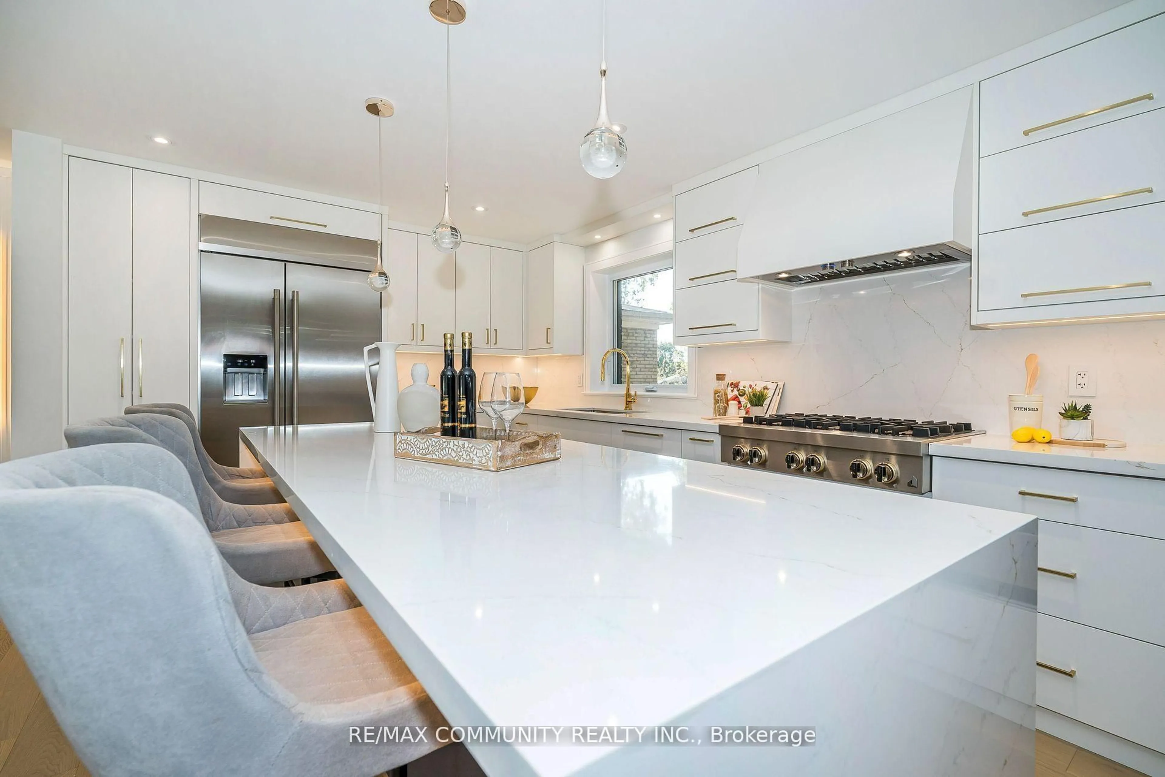 Contemporary kitchen, ceramic/tile floor for 30 Kellythorne Dr, Toronto Ontario M3A 2L4
