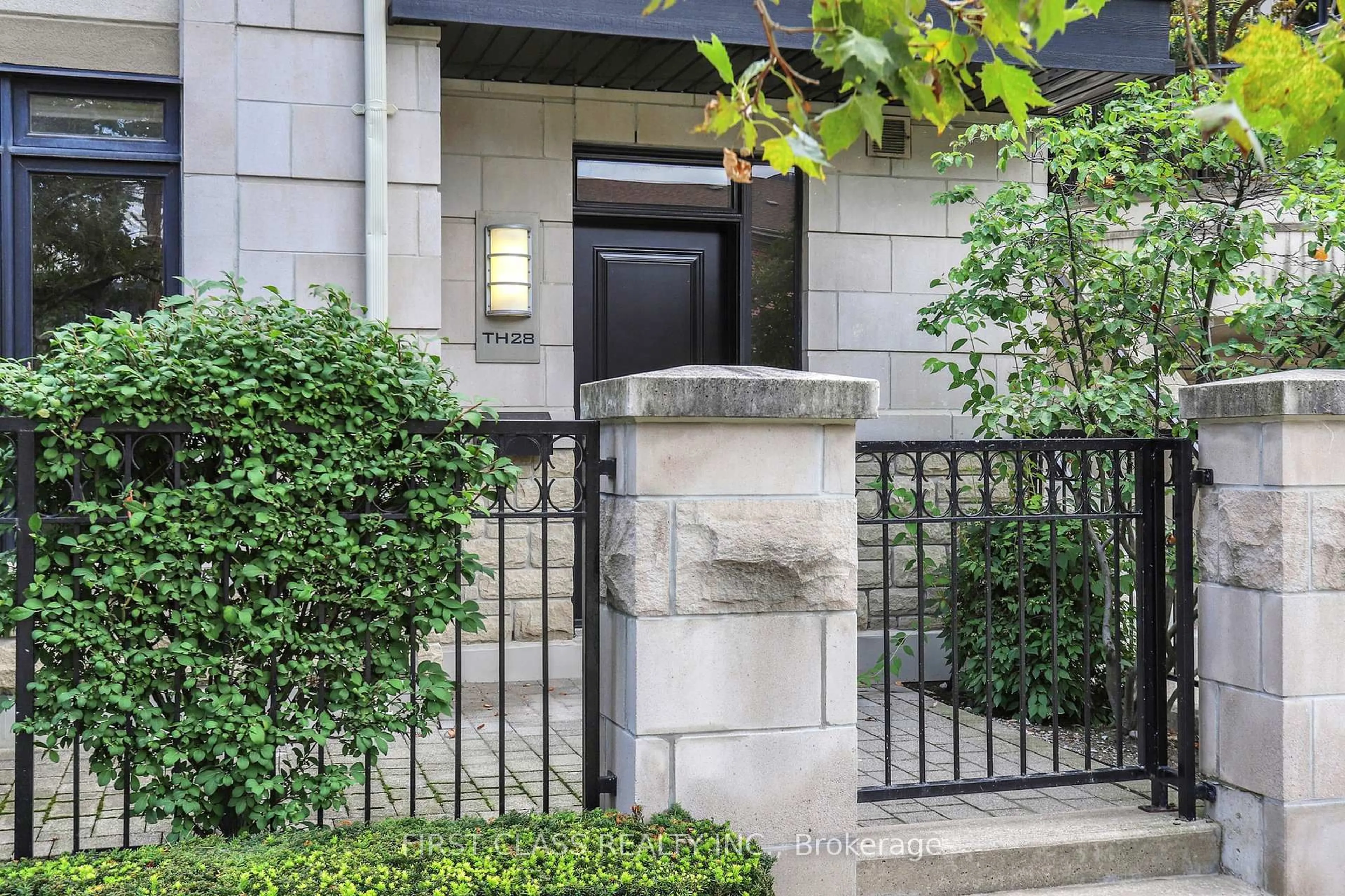 Indoor entryway for 9 Oakburn Cres #TH 28, Toronto Ontario M2N 2T5