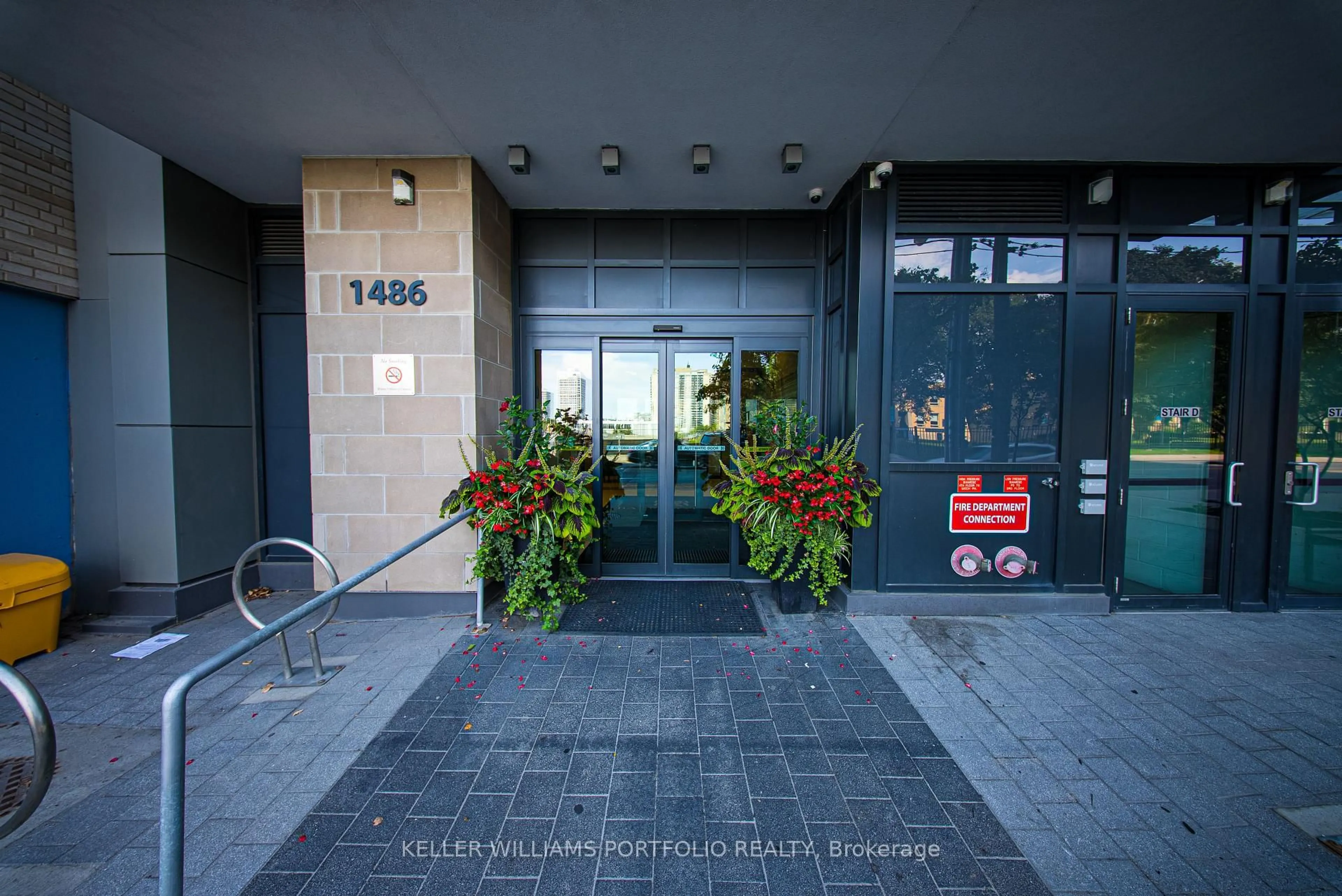 Indoor foyer for 1486 Bathurst St #1101, Toronto Ontario M5P 3G9