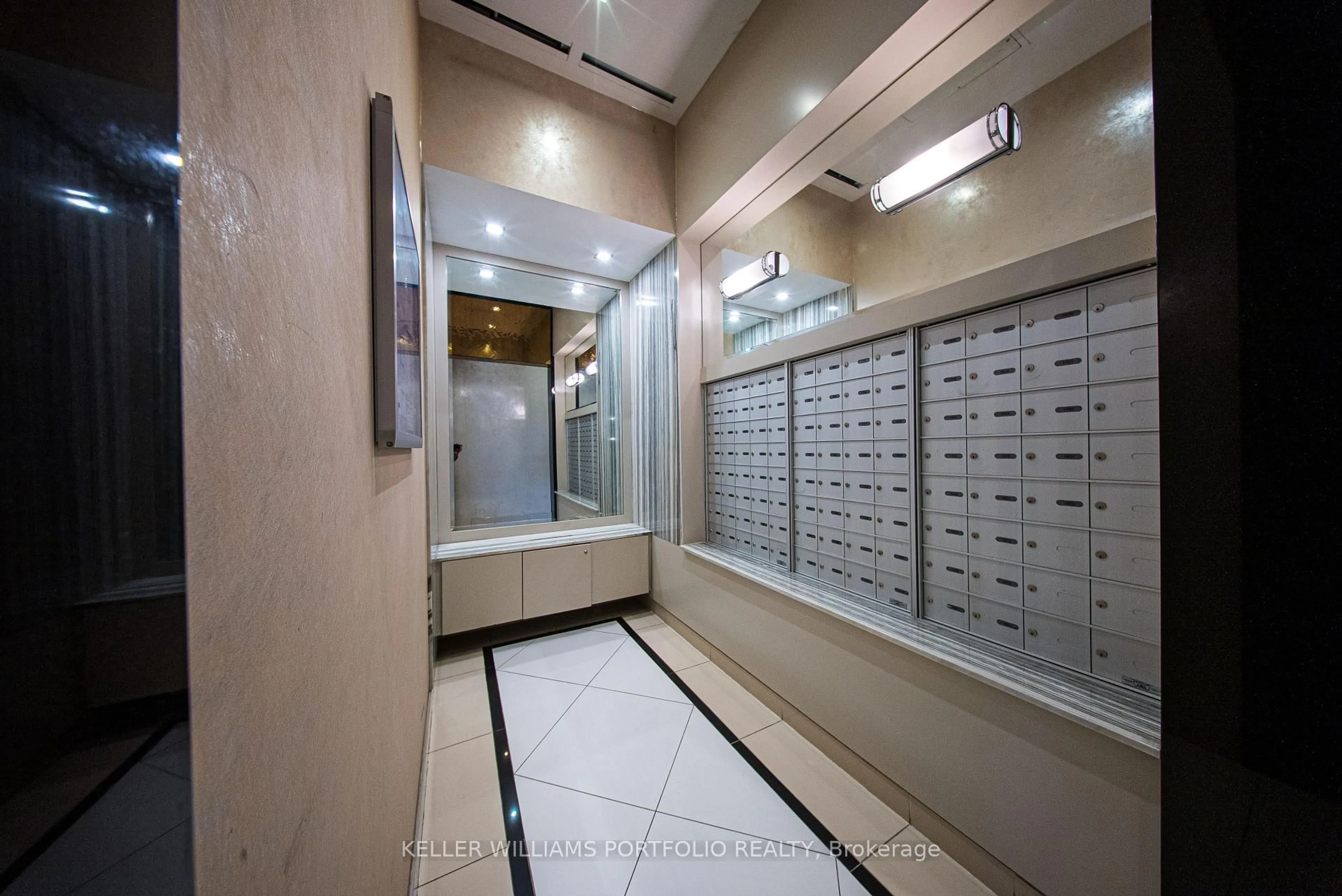 Indoor foyer for 1486 Bathurst St #1101, Toronto Ontario M5P 3G9
