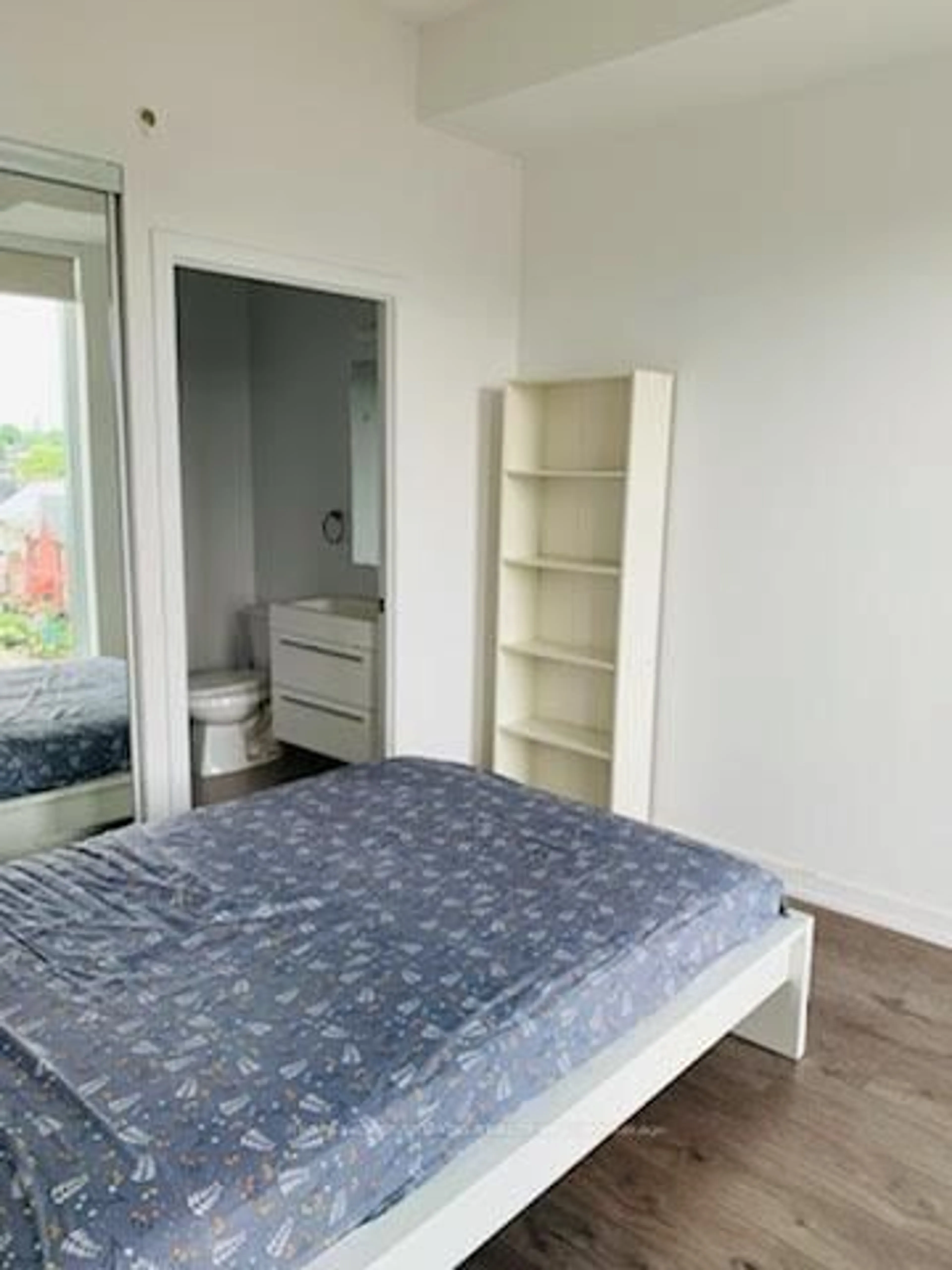 A pic of a room for 297 College St #518, Toronto Ontario M5T 0C2