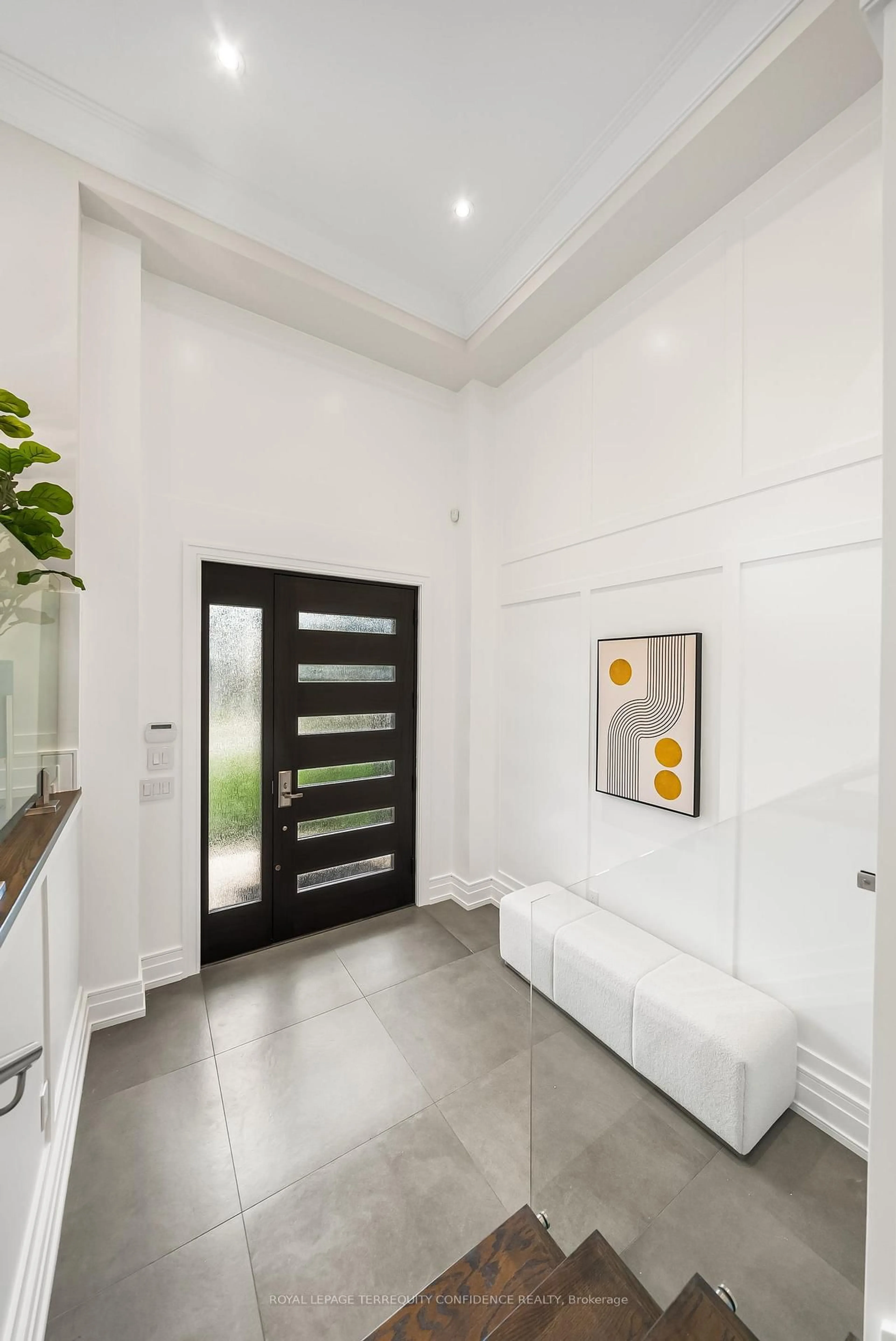 Indoor entryway for 57B Horsham Ave, Toronto Ontario M2N 1Z8