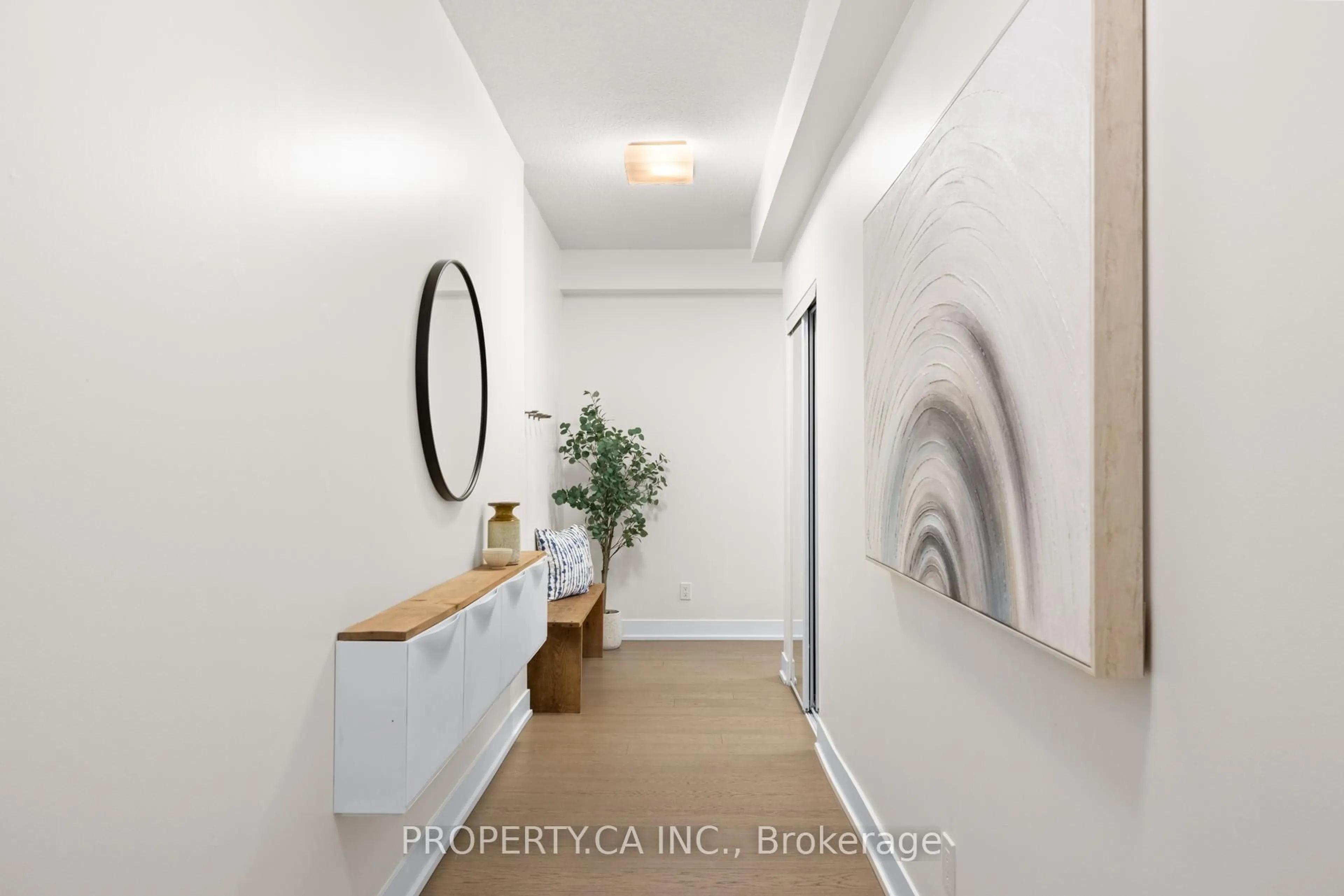 Indoor entryway for 68 Merton St #404, Toronto Ontario M4S 1A1