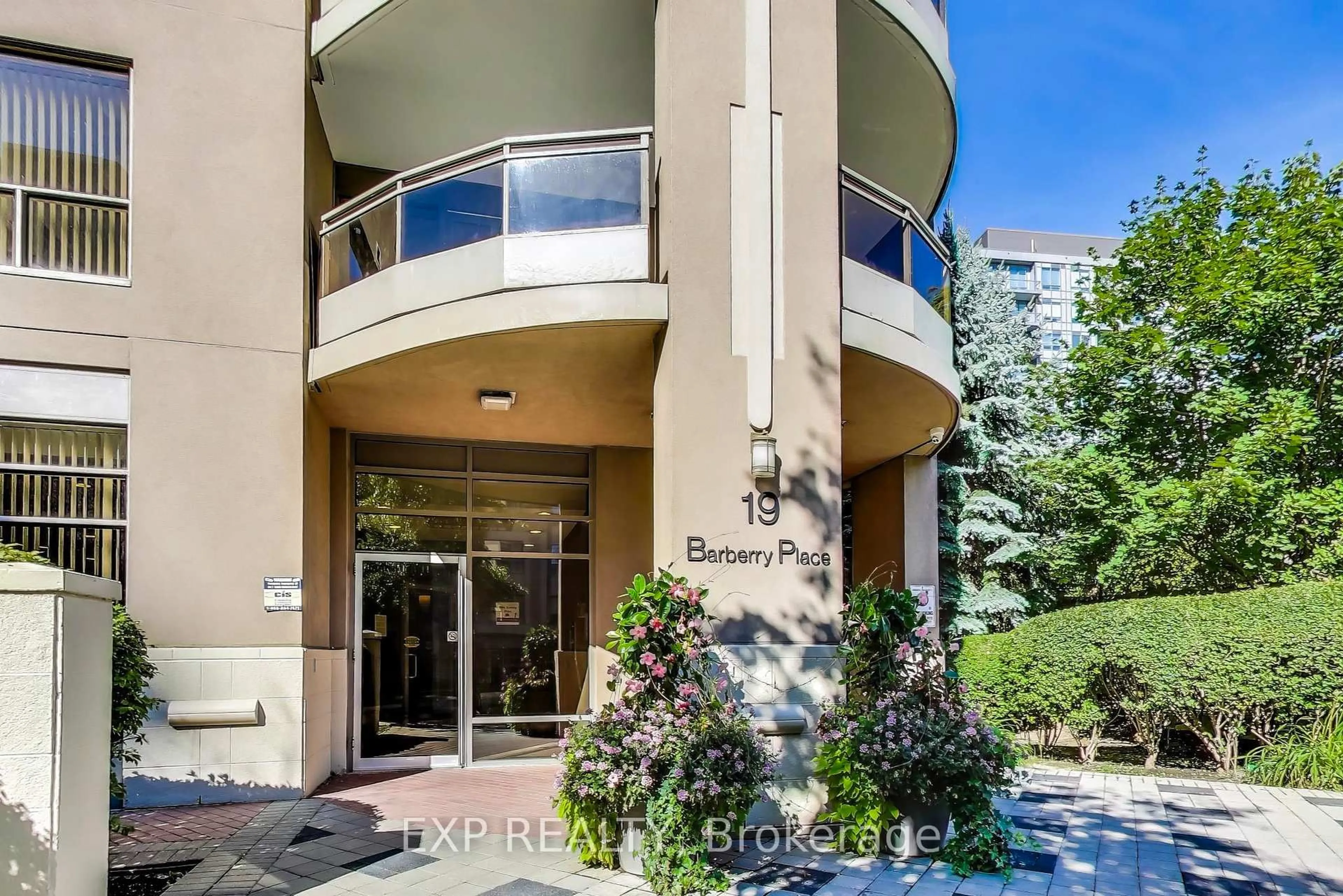 Indoor foyer for 19 Barberry Pl #510, Toronto Ontario M2K 3E3