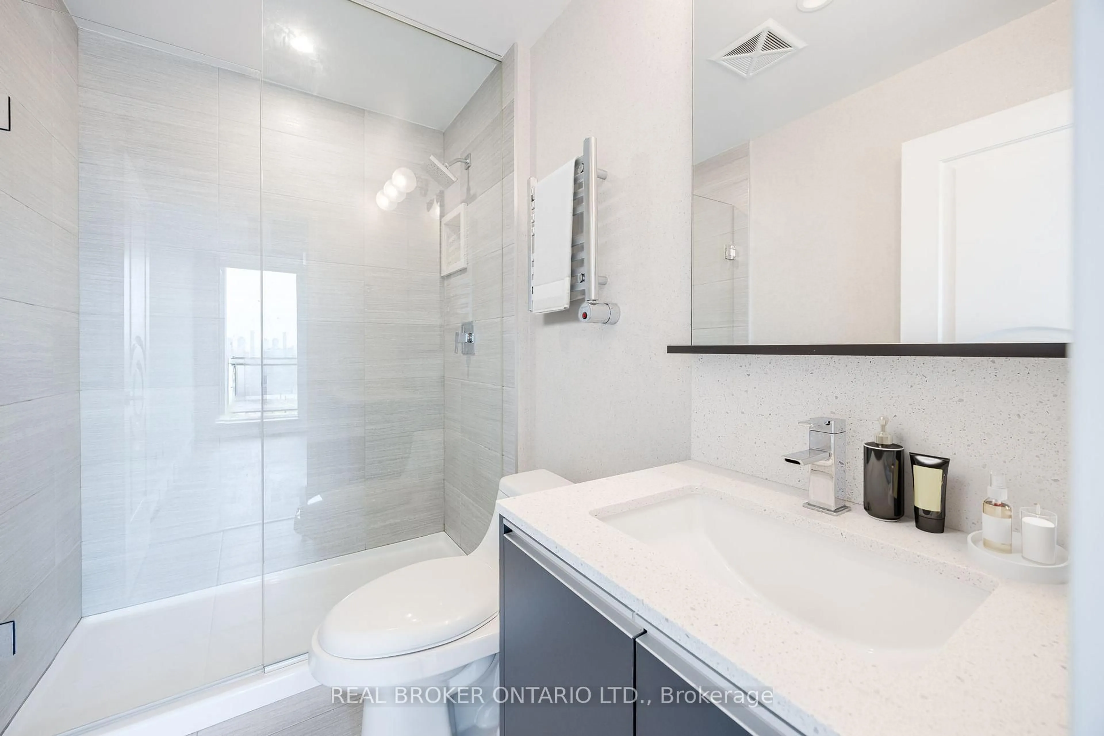 Standard bathroom, ceramic/tile floor for 20 Minowan Miikan Lane #925, Toronto Ontario M6J 0E5