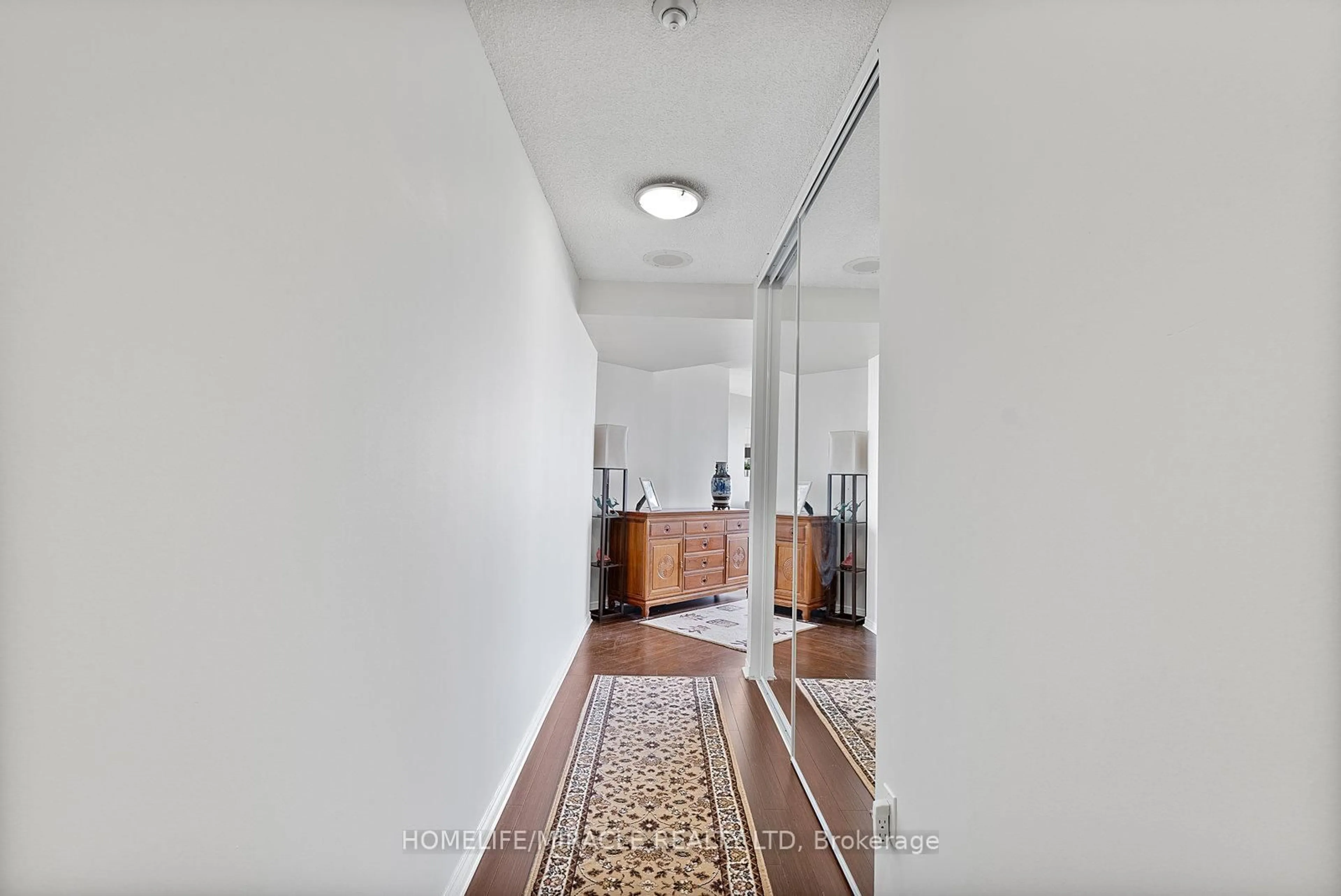 Indoor foyer for 7 Concorde Pl #2009, Toronto Ontario M3C 3N4