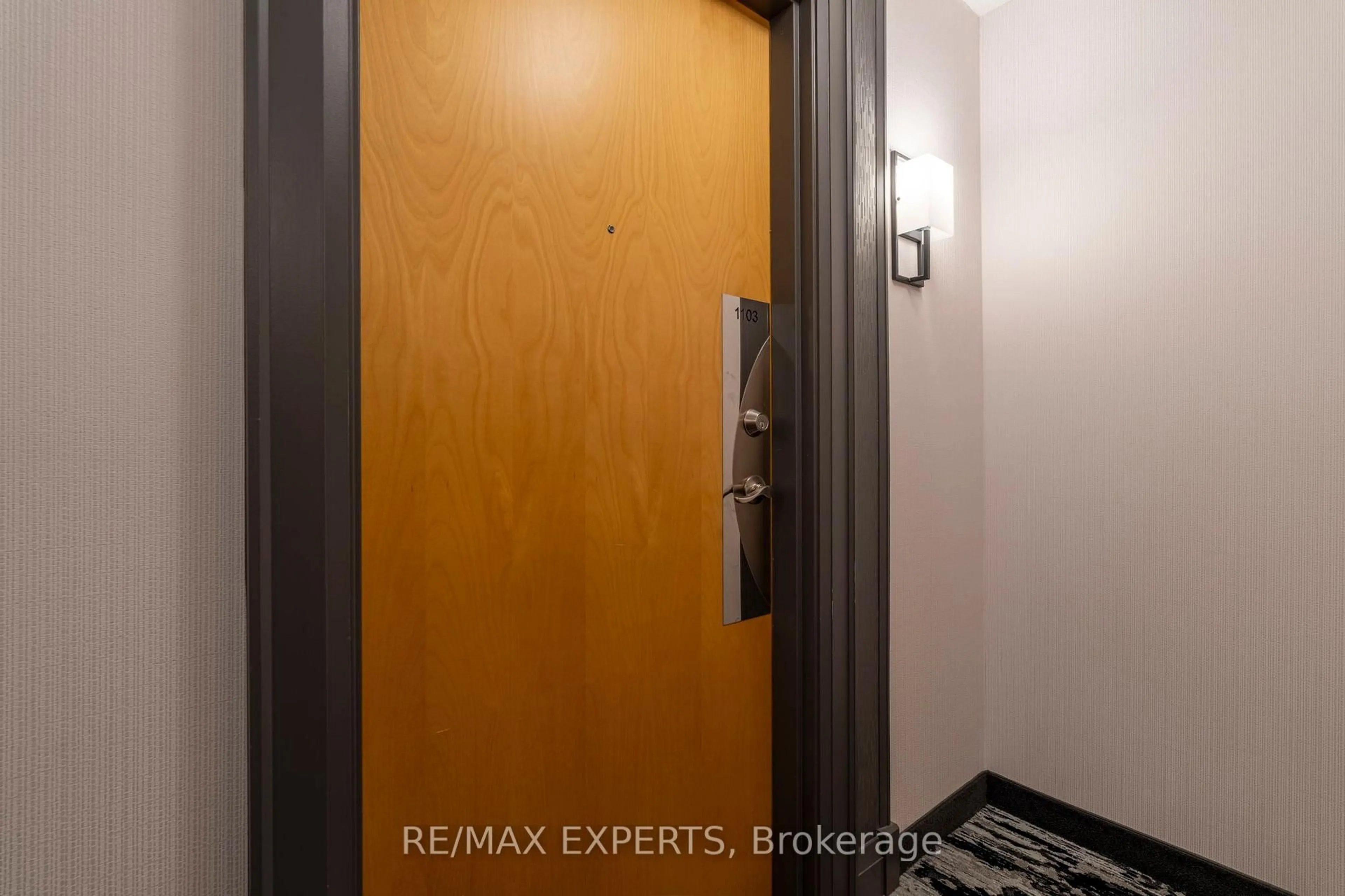 Indoor entryway for 4978 Yonge St #1103, Toronto Ontario M2N 7G8