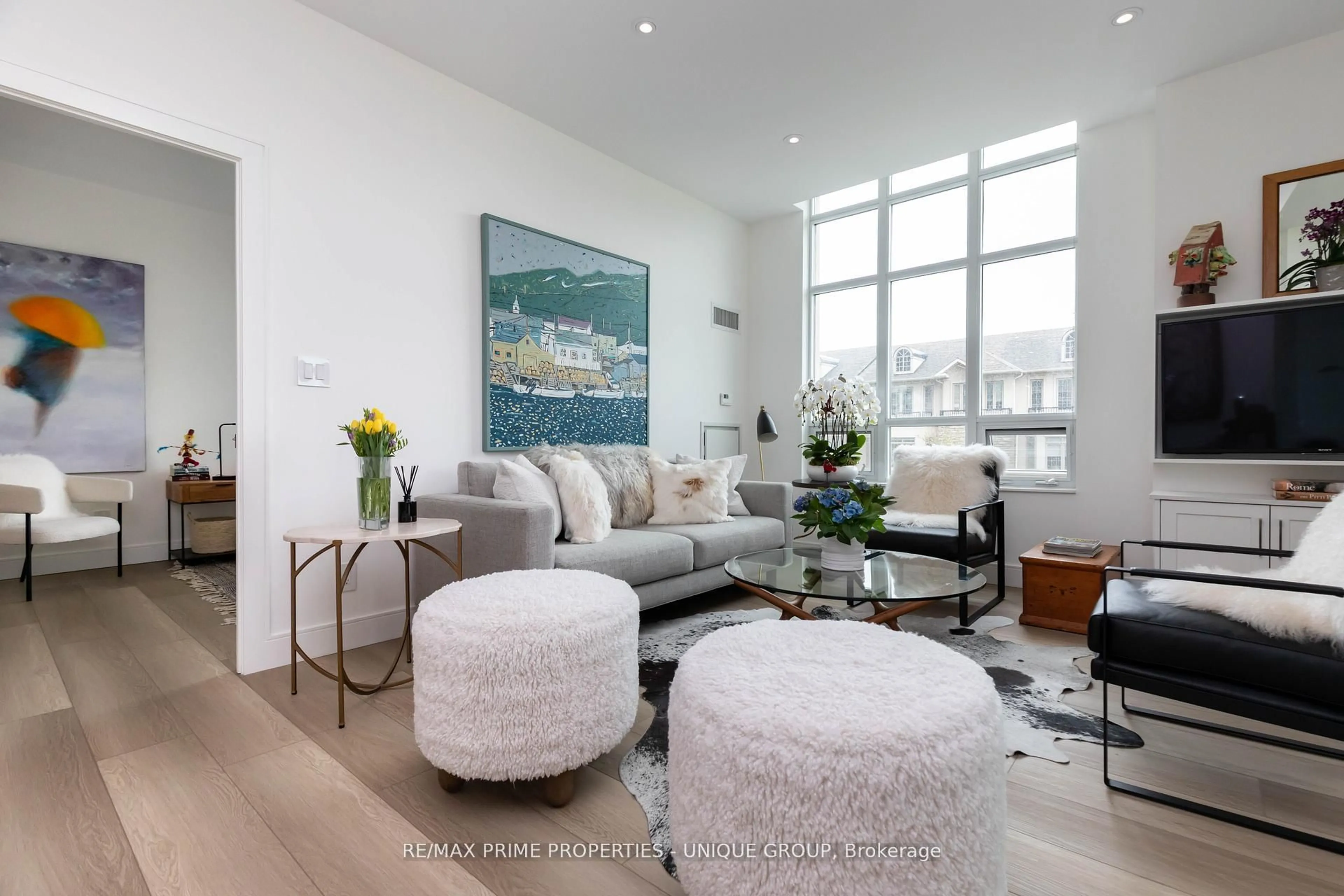 Living room with furniture, unknown for 20 Bloorview Pl #218, Toronto Ontario M2J 0A6