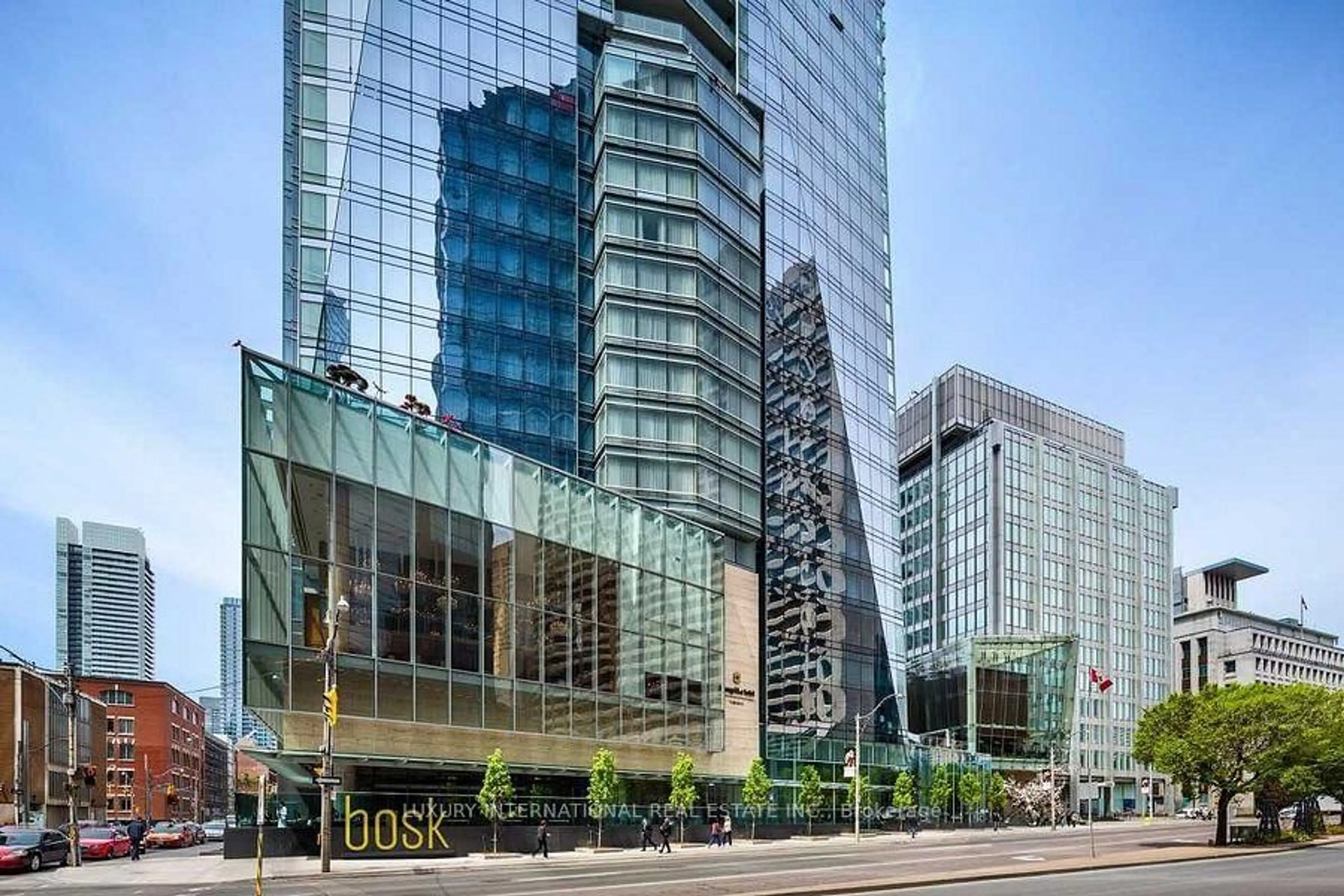 Indoor foyer for 180 University Ave #3509, Toronto Ontario M5H 0A2