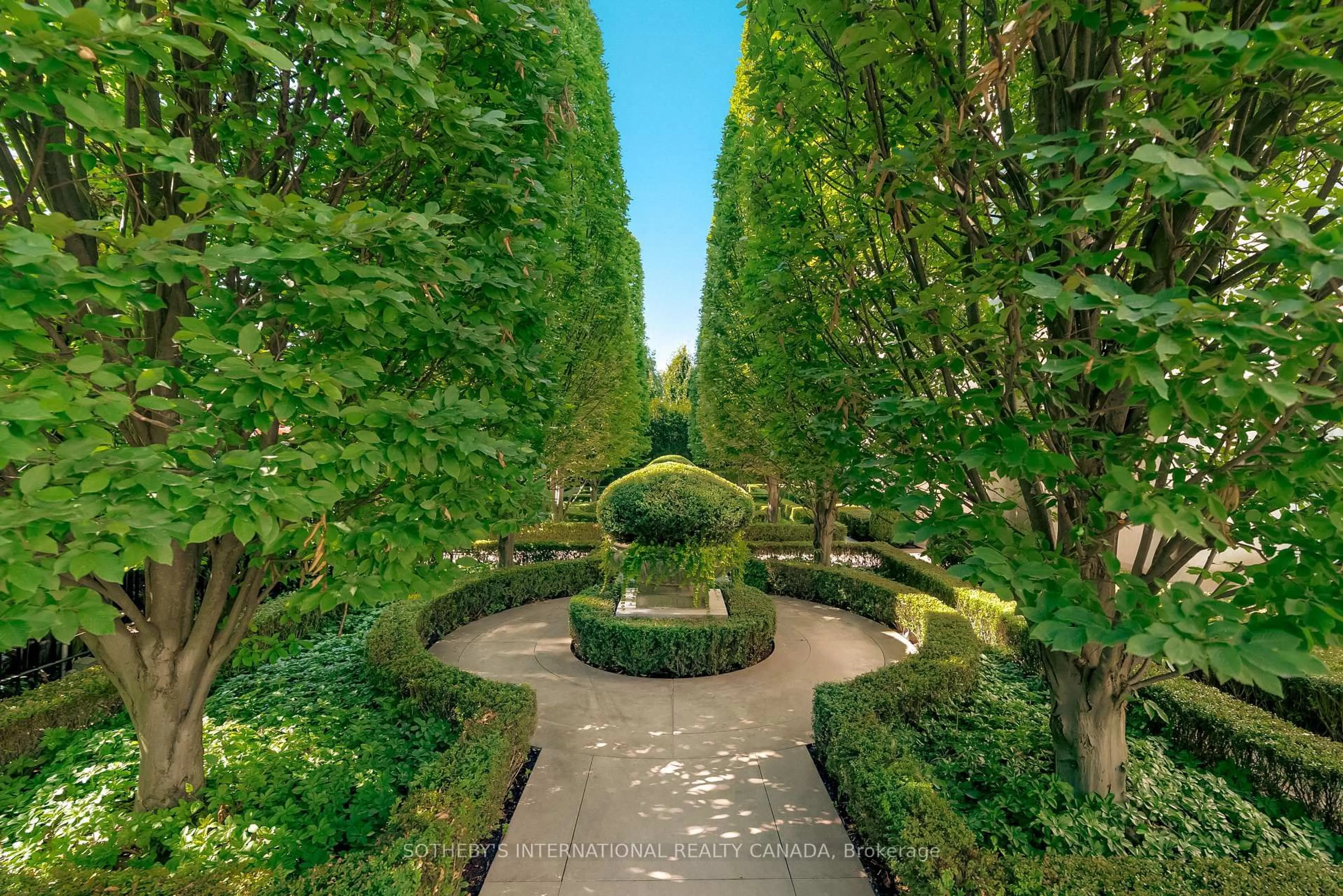 Patio, forest/trees view for 42 Burton Rd, Toronto Ontario M5P 1V2
