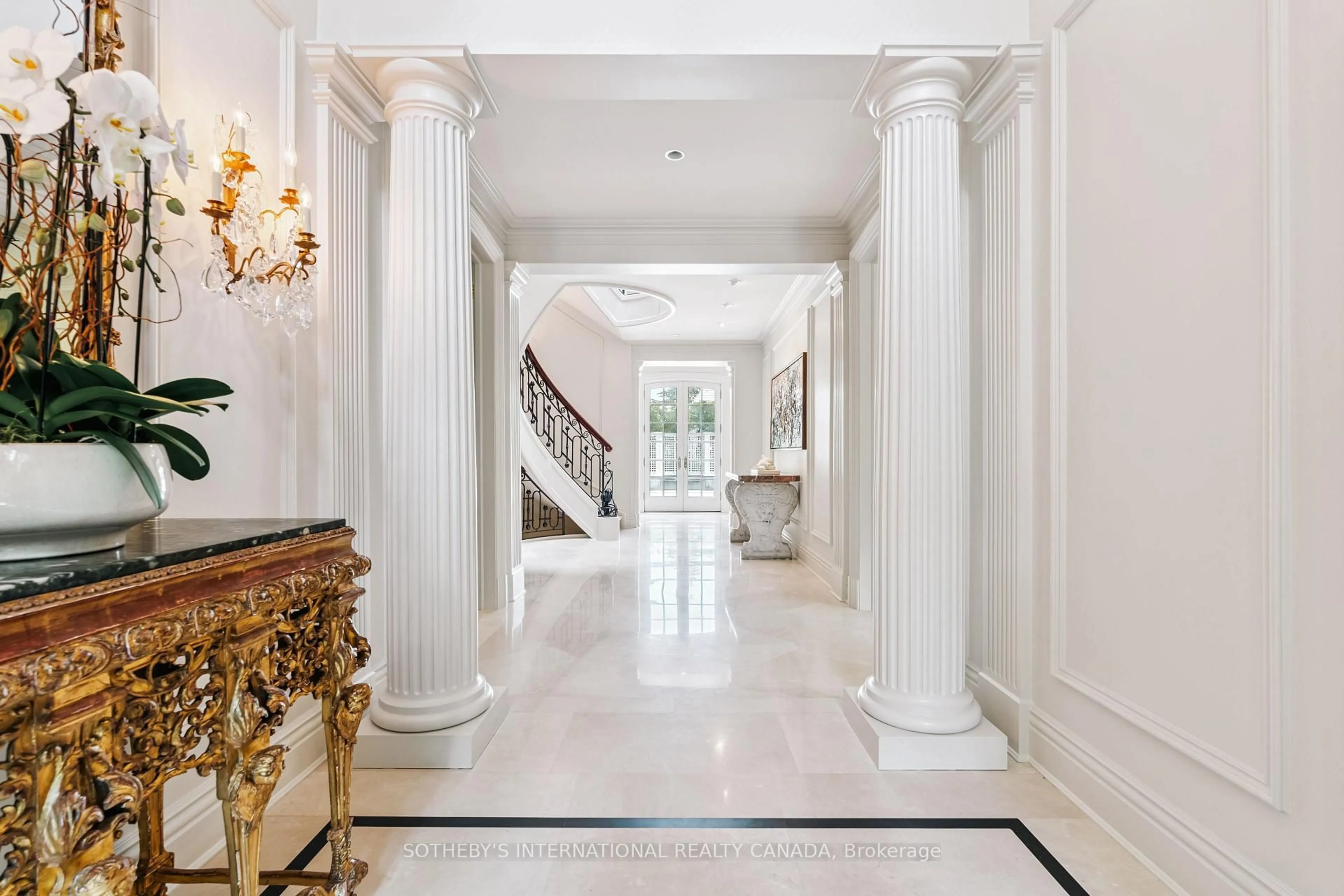 Indoor foyer for 42 Burton Rd, Toronto Ontario M5P 1V2
