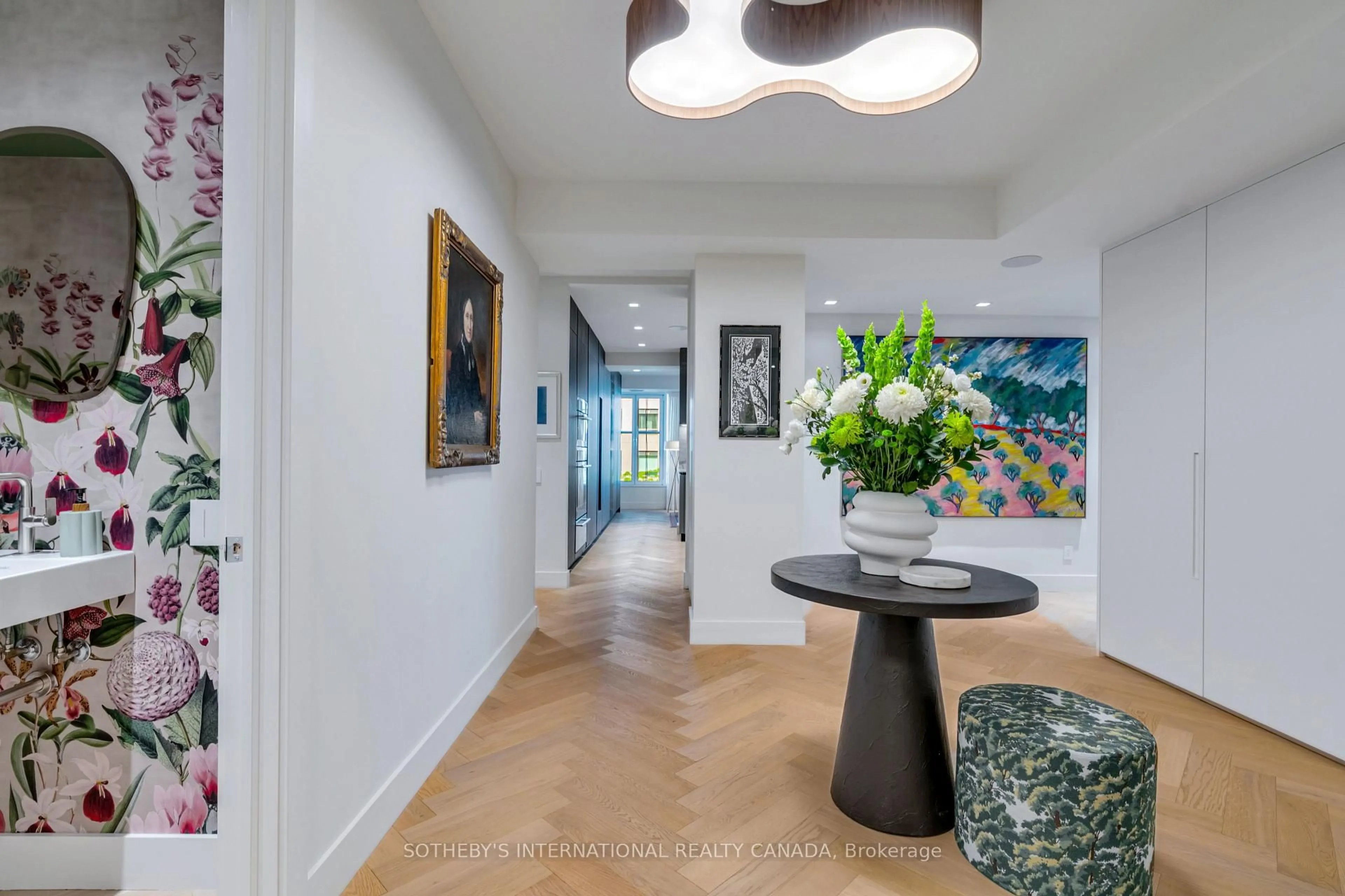 Indoor entryway for 10 Bellair St #705, Toronto Ontario M5R 3T8