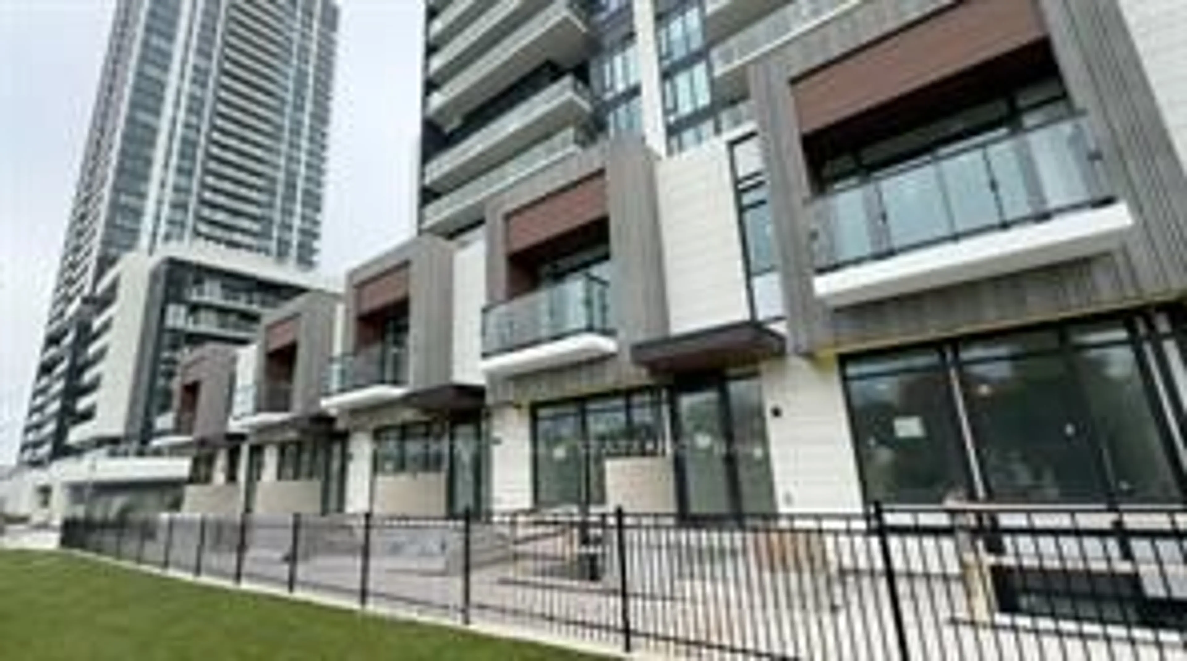 Patio, building for 20 O'Neill Rd #TH 01, Toronto Ontario M3C 0R2