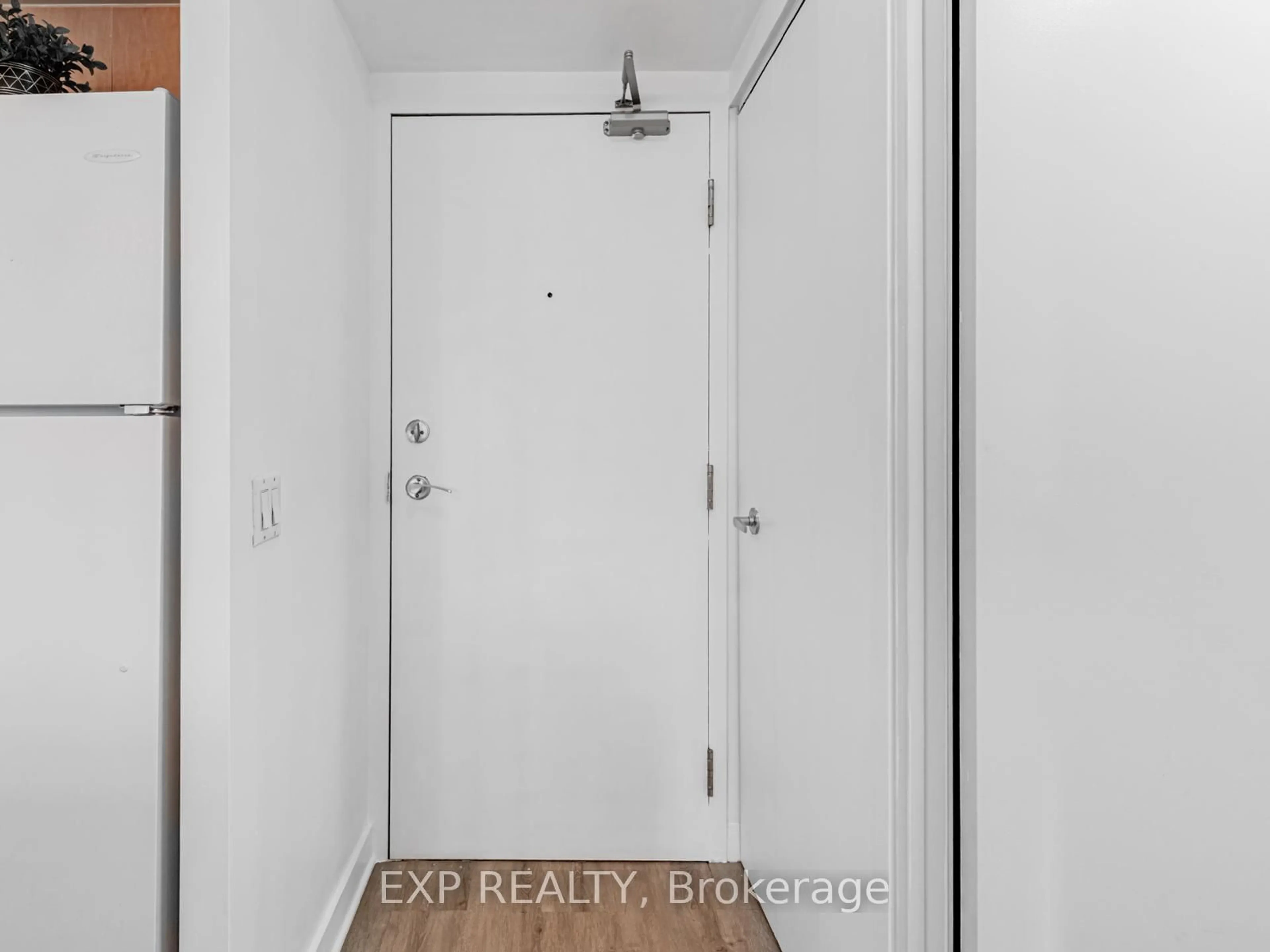 Indoor entryway for 361 Front St #317, Toronto Ontario M5V 3R5