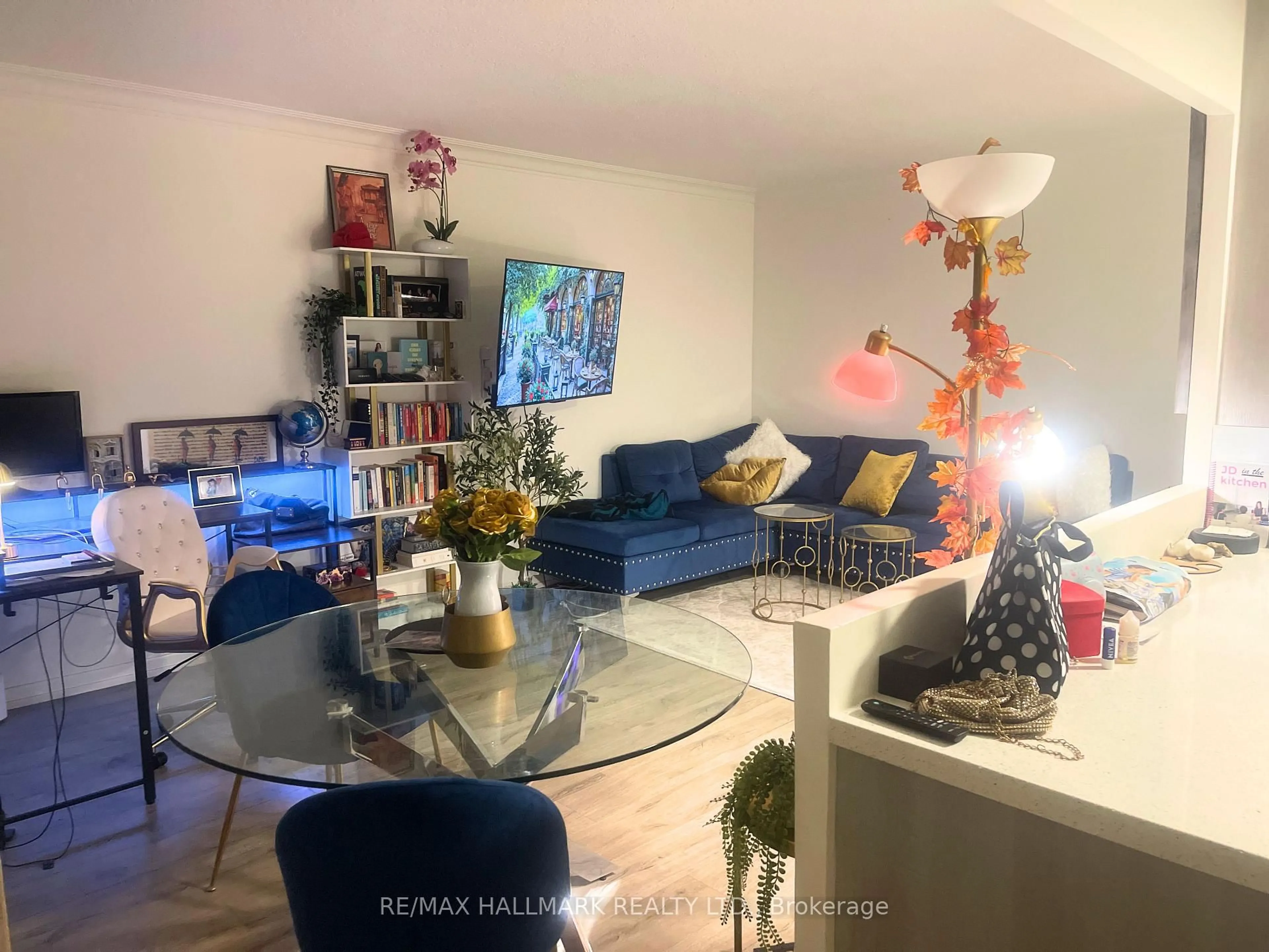 Living room with furniture, unknown for 660 Eglinton Ave #408, Toronto Ontario M5N 1C3