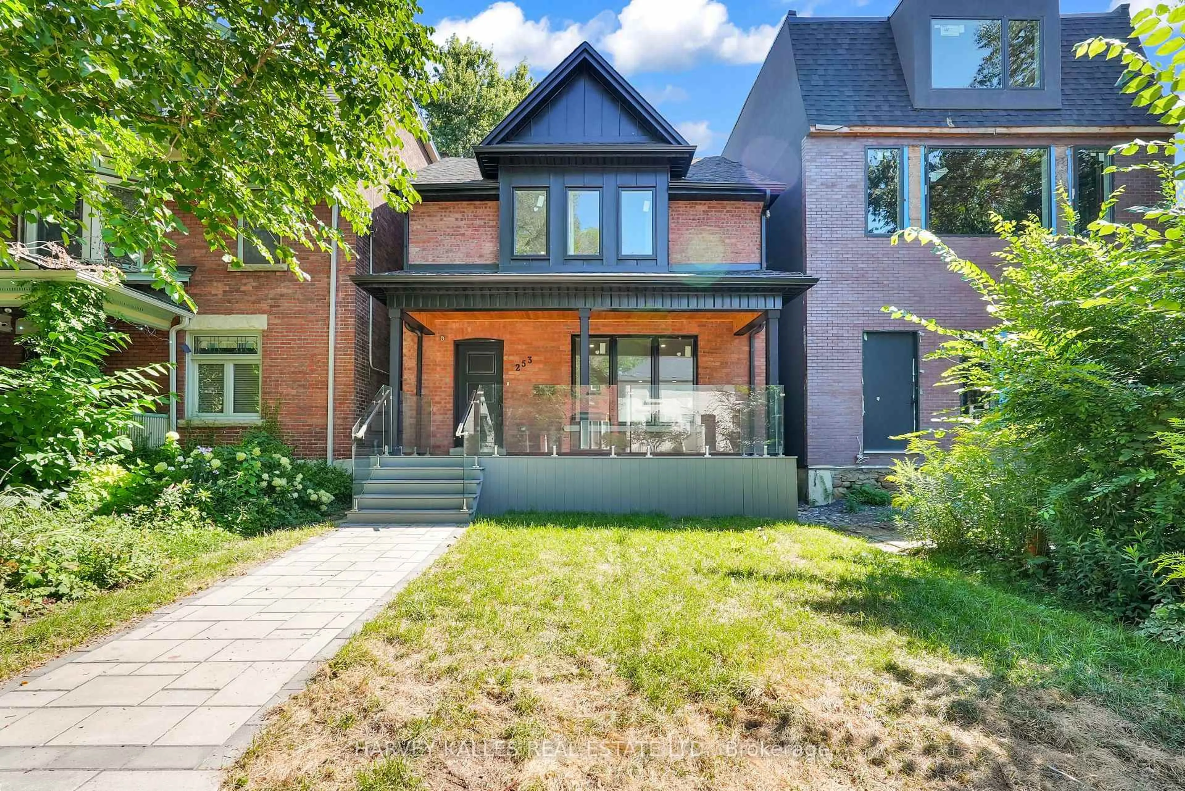 Home with brick exterior material, street for 253 Albany Ave, Toronto Ontario M5R 3C7