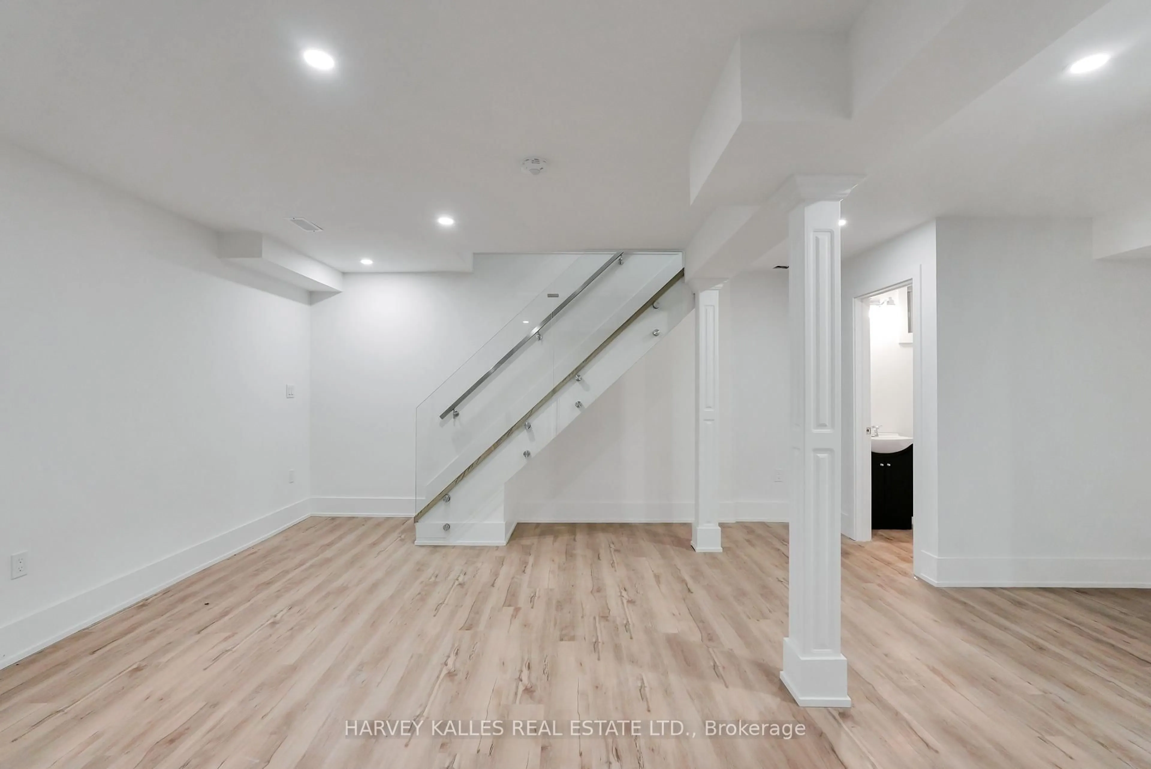 Unknown for 253 Albany Ave, Toronto Ontario M5R 3C7
