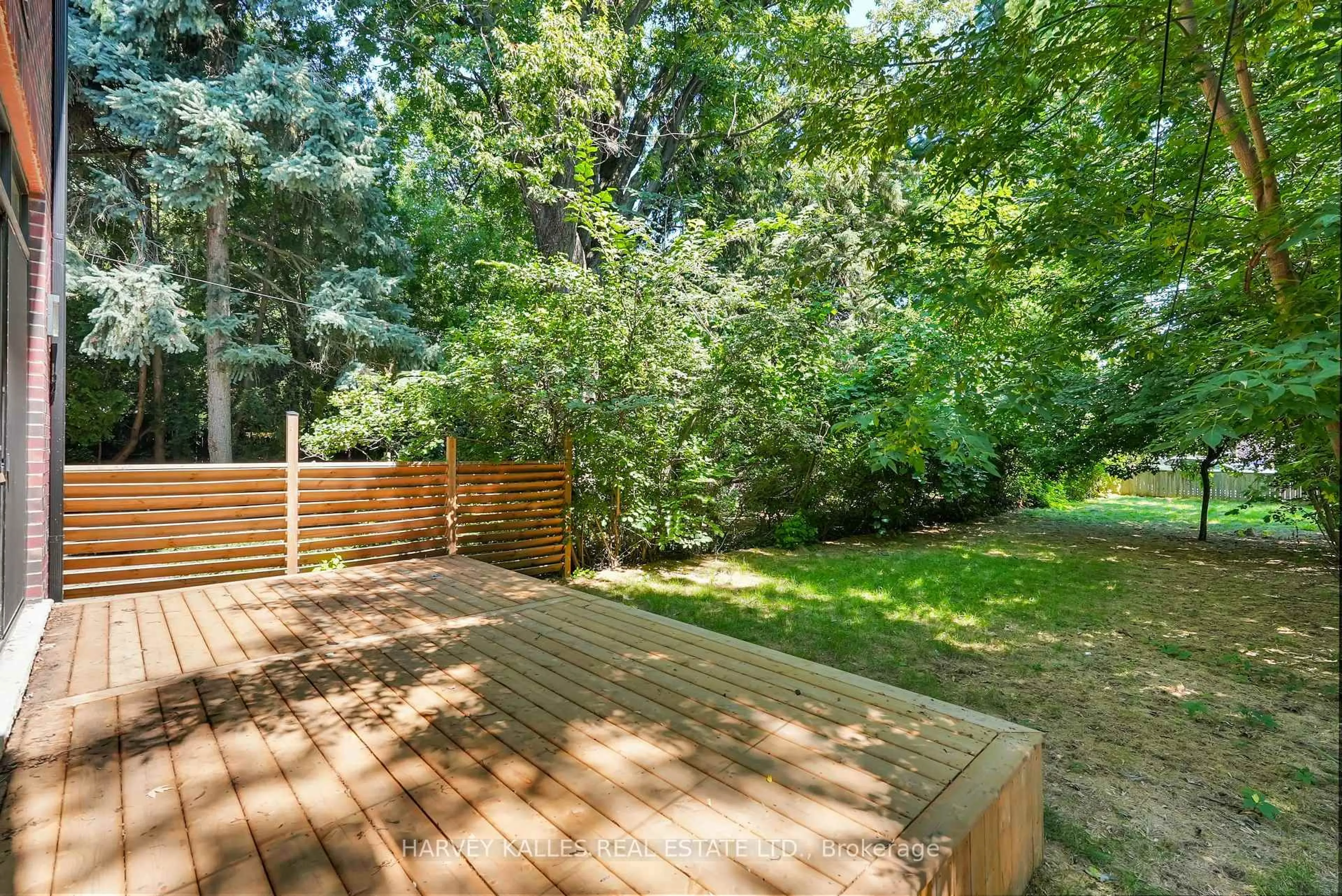 Patio, forest/trees view for 253 Albany Ave, Toronto Ontario M5R 3C7